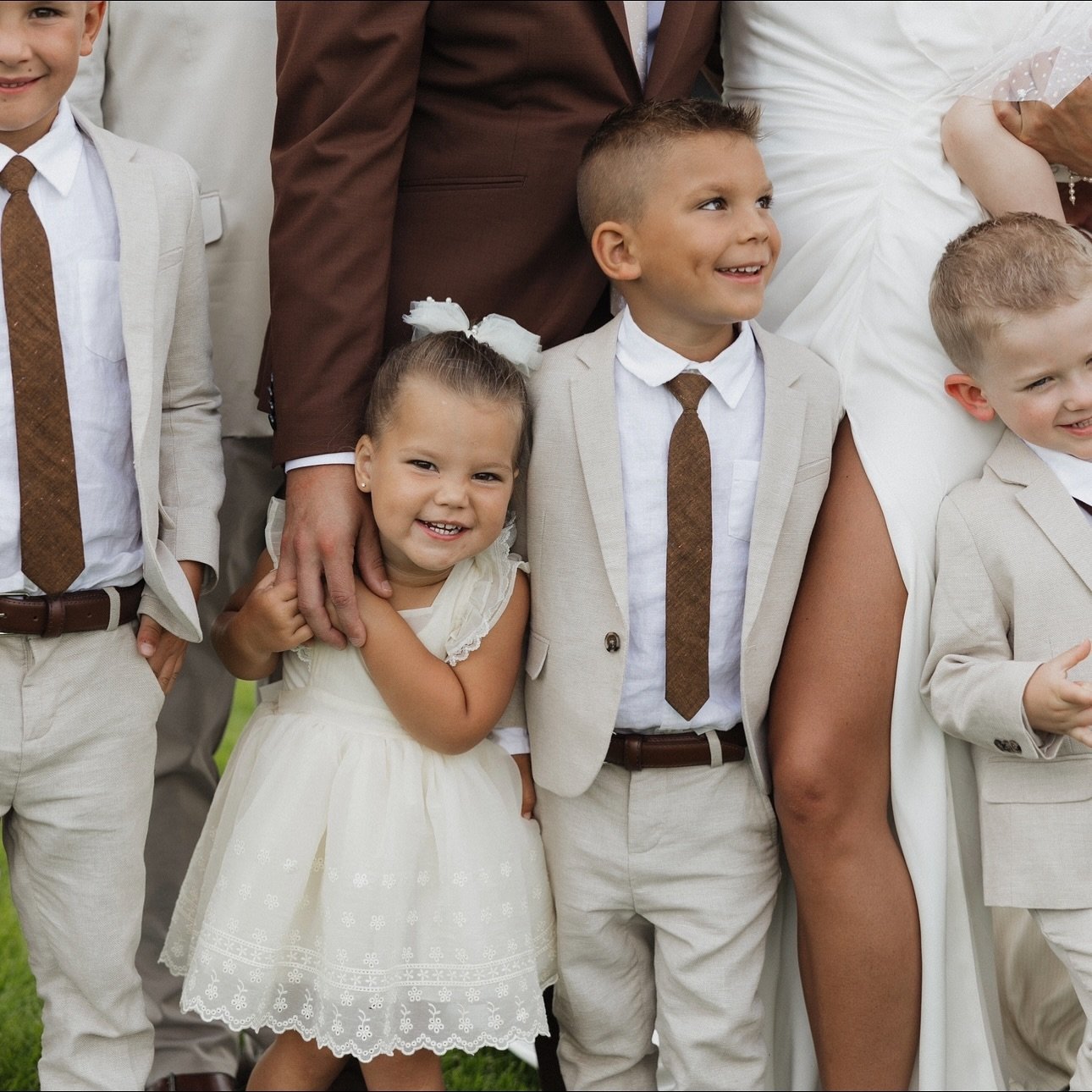 Could not handleeee these cuties. TheY milked the camera all day, simply full of joy! And these matching outfits&hellip;?! COME ON