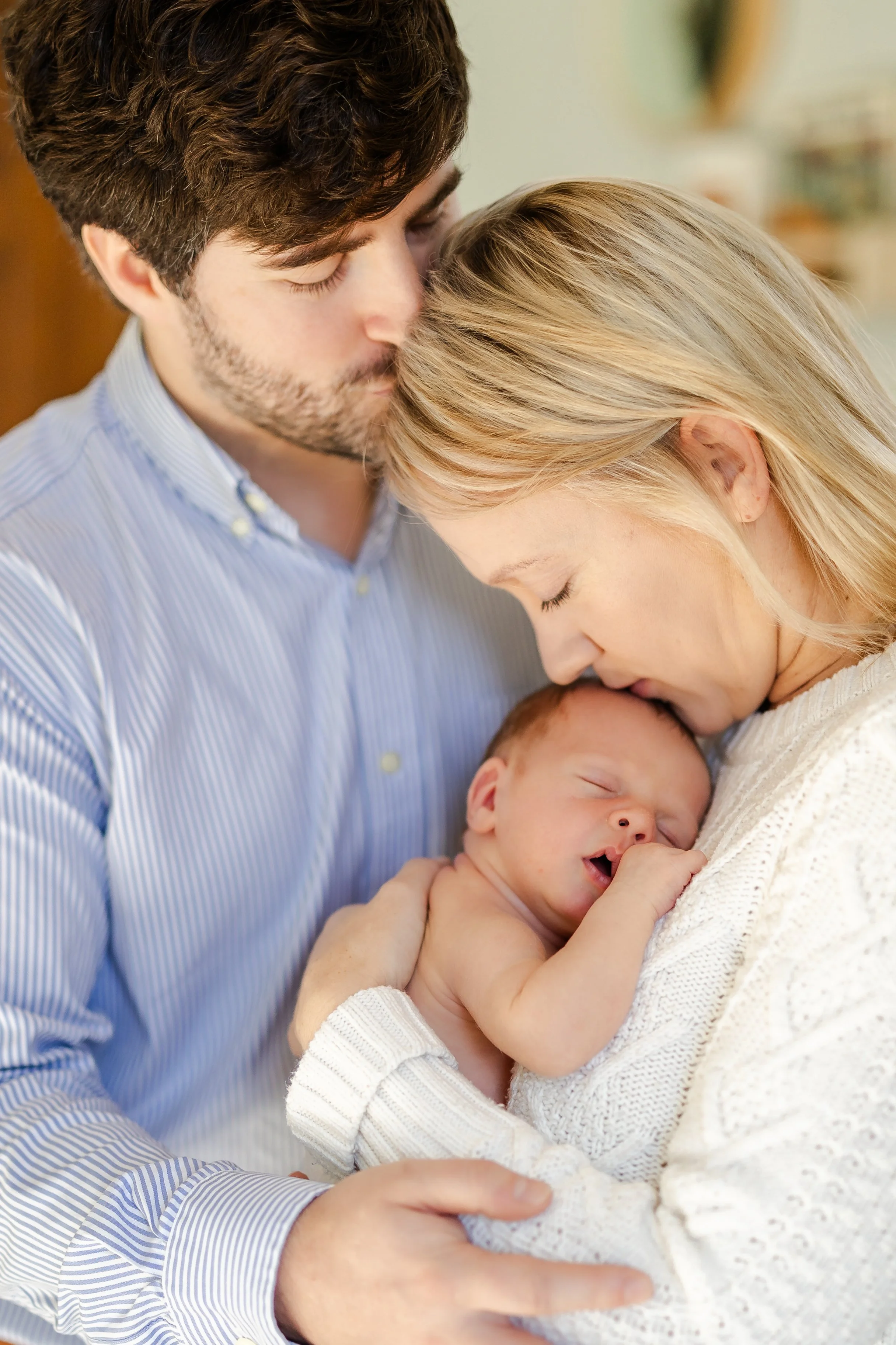 Caitlin Ross is a family and newborn photographer in Memphis TN specializing in outdoor natural light and in home photography sessions
