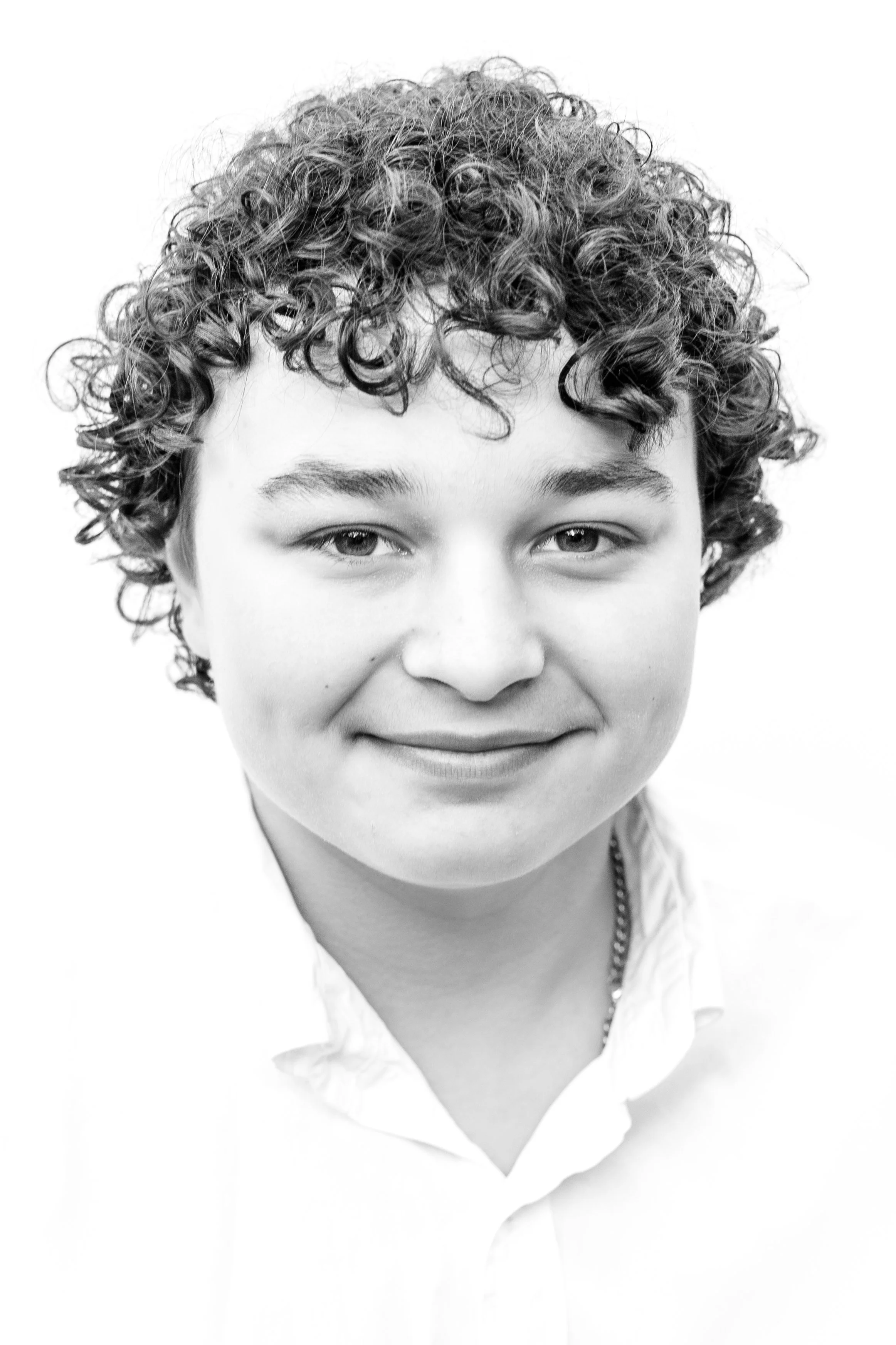 Memphis Tennessee Hierloom Portrait Photography by Caitlin Ross Photography. Caitlin Ross also specializes in family photography, newborn photography, and fine art school portrait photography