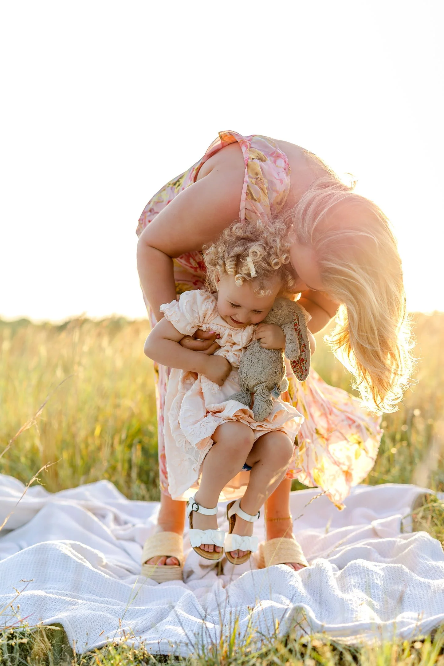 Mom-Lifting-Toddler-in-shelby-farms-feild-during-memphis-photoshoot