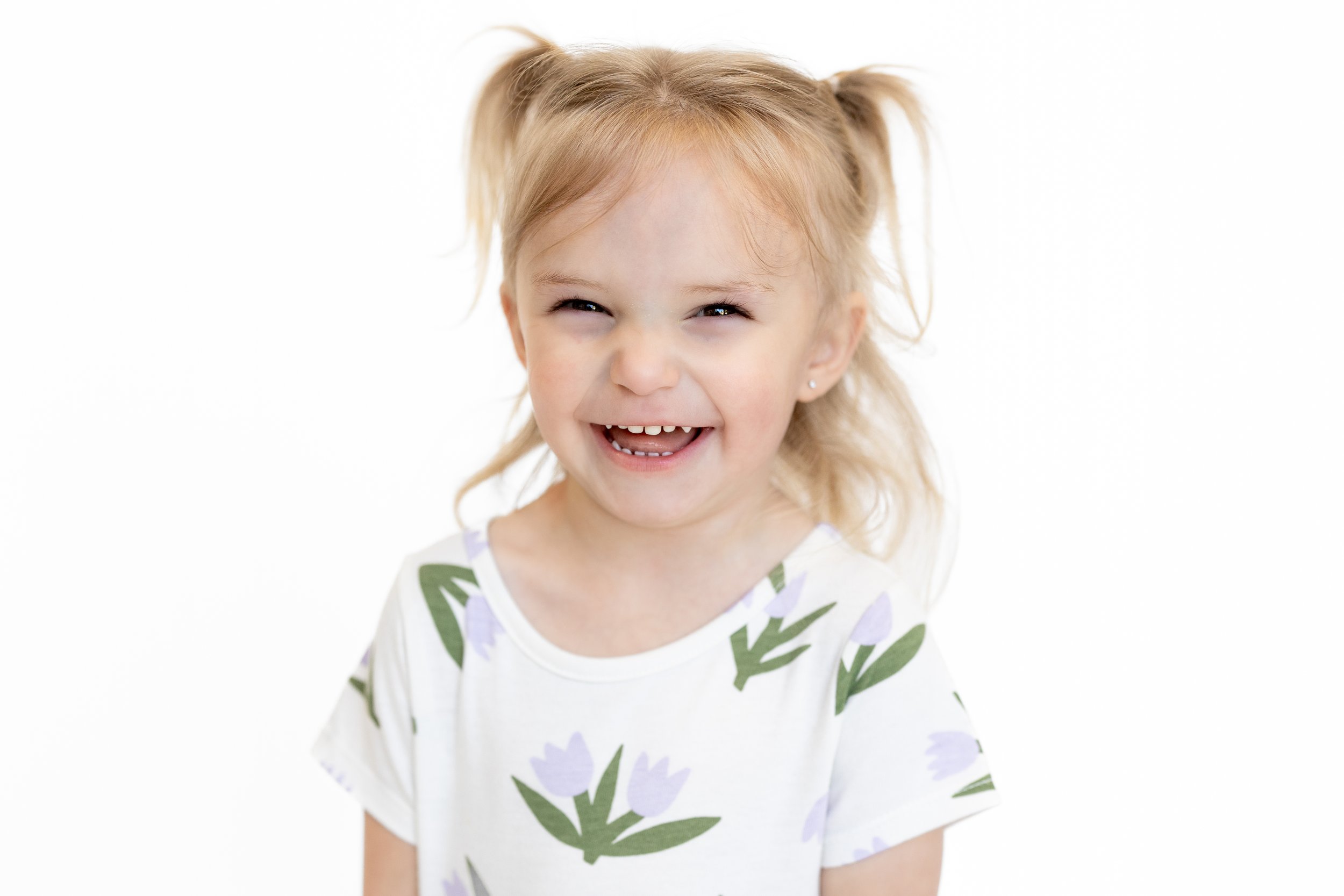 Fine Art School Portrait Photography in Memphis Tennessee by Caitlin Ross Photography. Caitlin Ross is a photographer in Memphis TN specializing in family photography, newborn photography, school portrait photography, and heirloom fine art portrait p