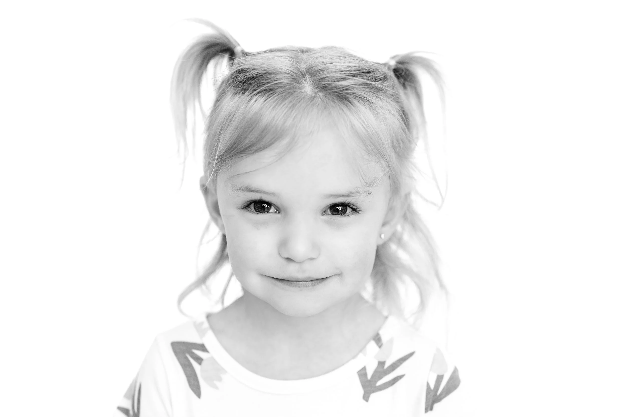 Fine Art School Portrait Photography in Memphis Tennessee by Caitlin Ross Photography. Caitlin Ross is a photographer in Memphis TN specializing in family photography, newborn photography, school portrait photography, and heirloom fine art portrait p