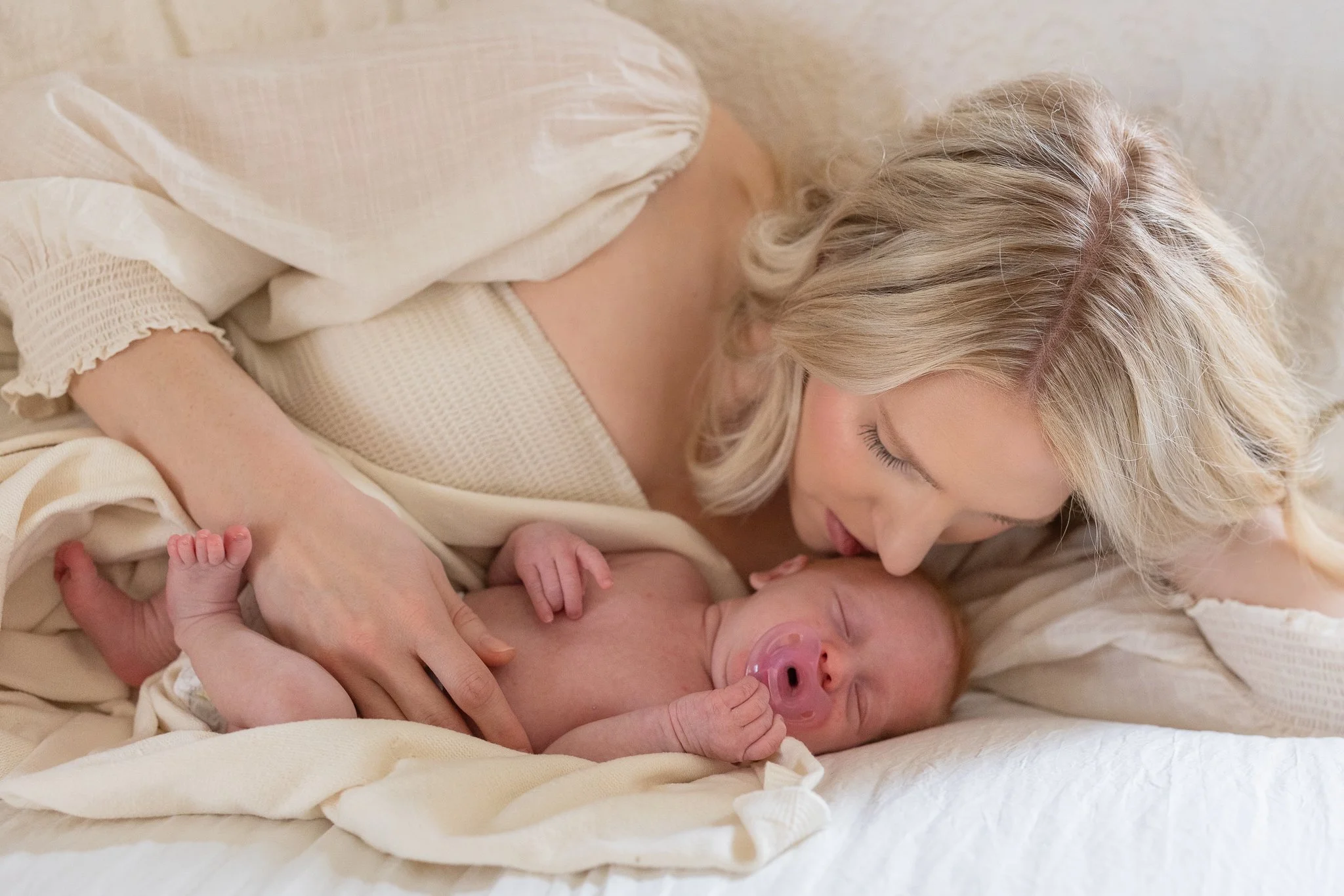 Caitlin Ross is a family and newborn photographer in Memphis TN specializing in outdoor natural light and in home photography sessions