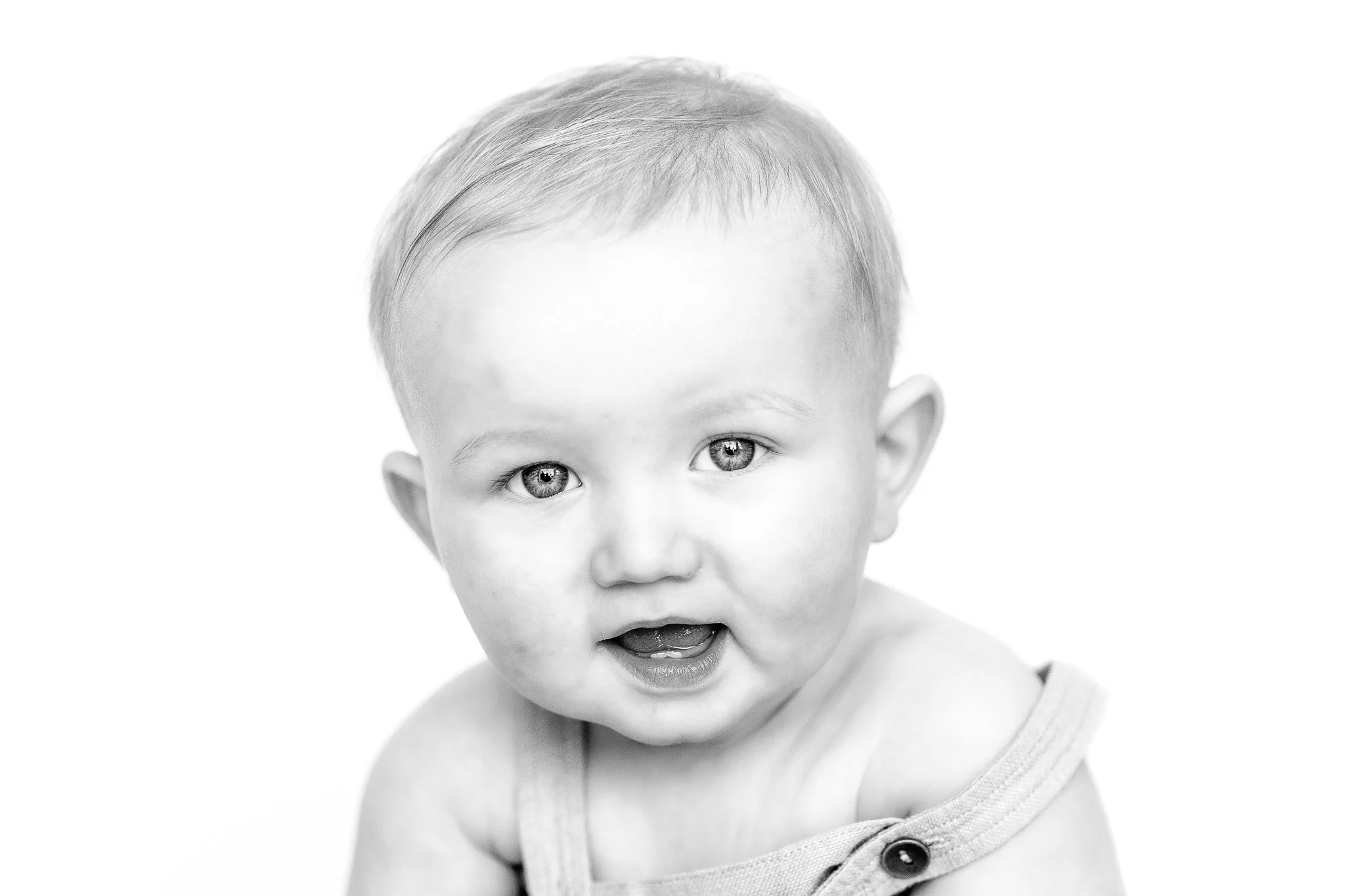 Fine Art School Portrait Photography in Memphis Tennessee by Caitlin Ross Photography. Caitlin Ross is a photographer in Memphis TN specializing in family photography, newborn photography, school portrait photography, and heirloom fine art portrait p