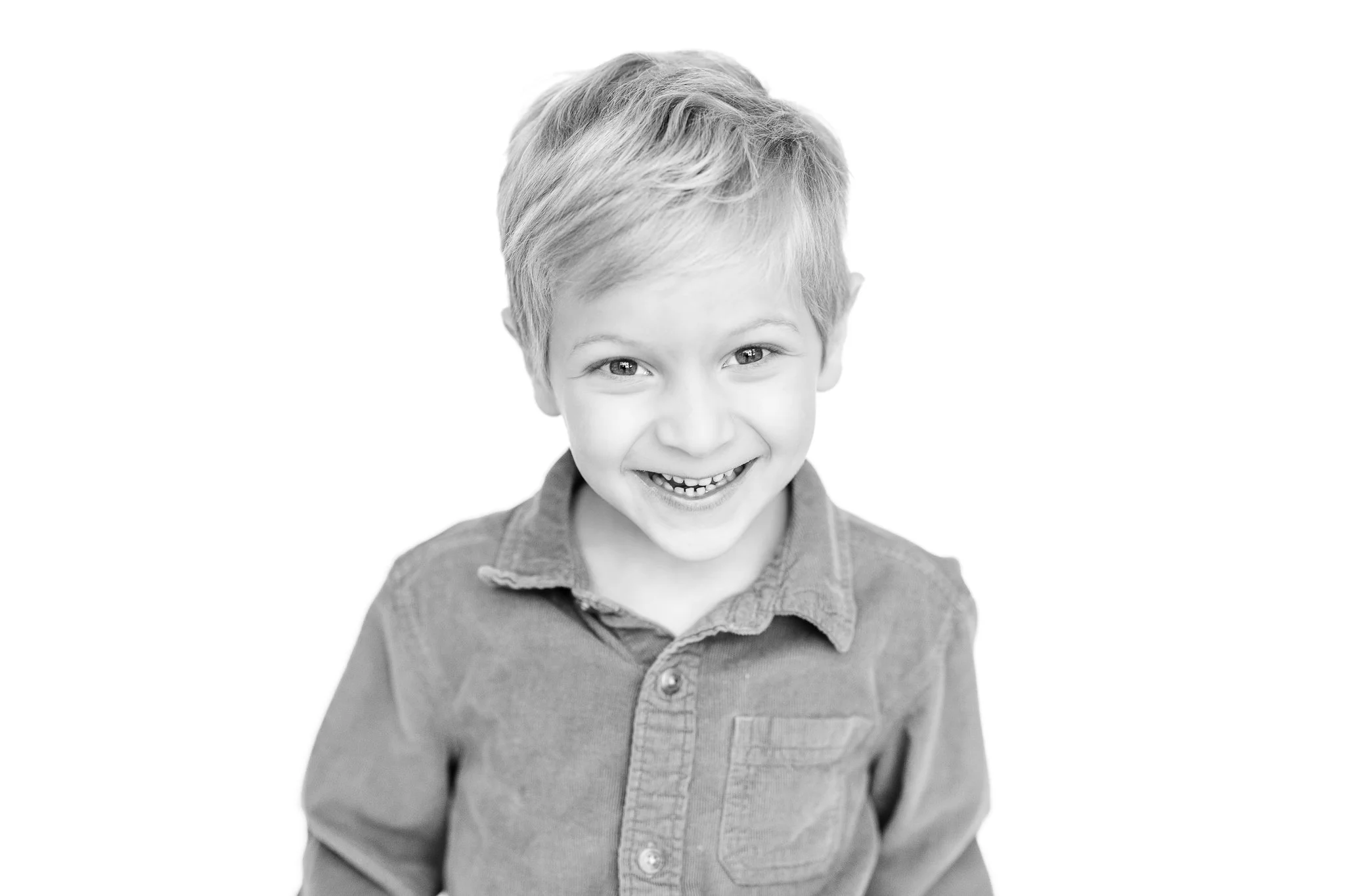 Fine Art School Portrait Photography in Memphis Tennessee by Caitlin Ross Photography. Caitlin Ross is a photographer in Memphis TN specializing in family photography, newborn photography, school portrait photography, and heirloom fine art portrait p