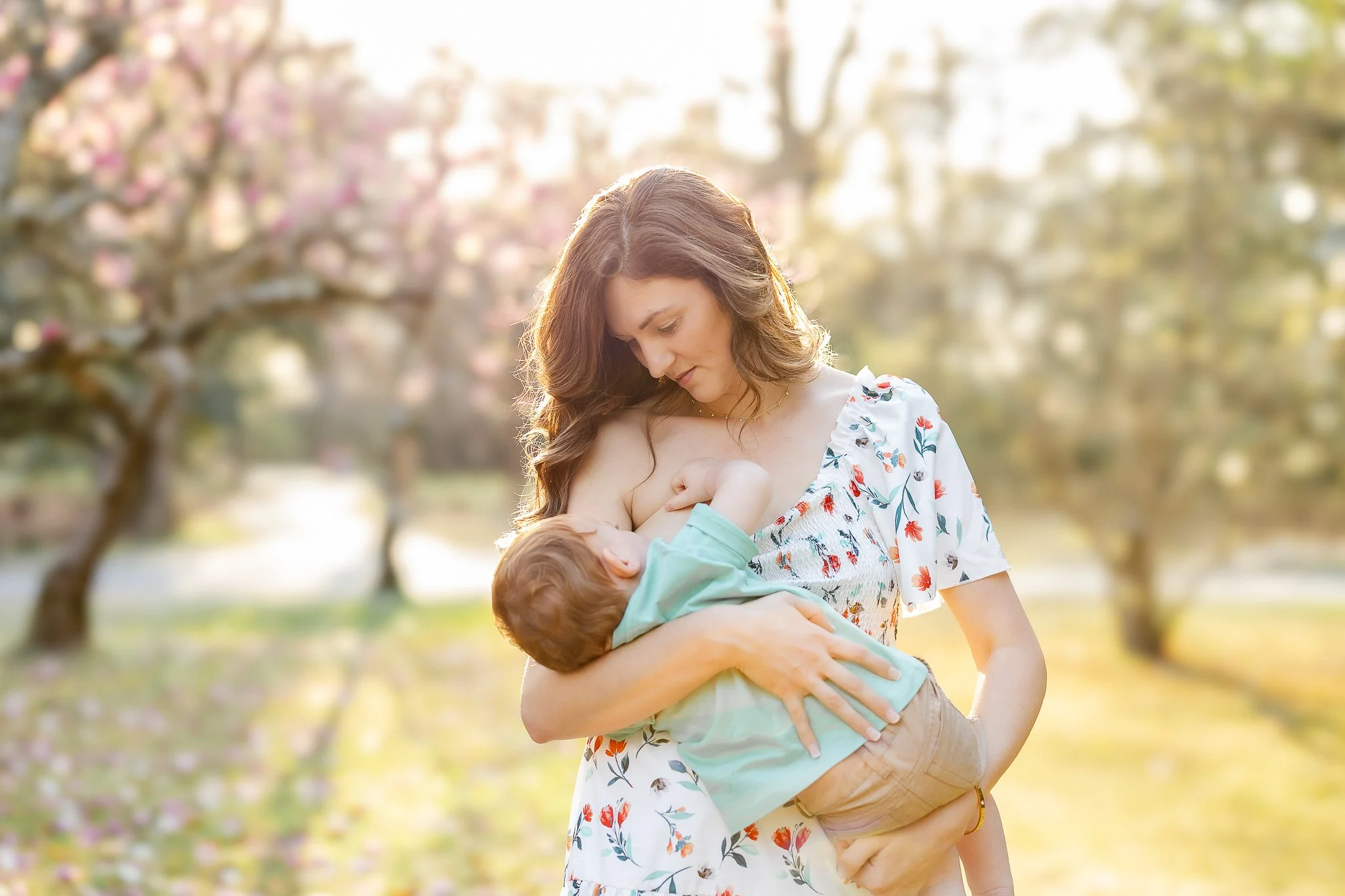outdoor breastfeeding mother Photography with Natural Light by Caitlin Ross in Memphis Tennessee