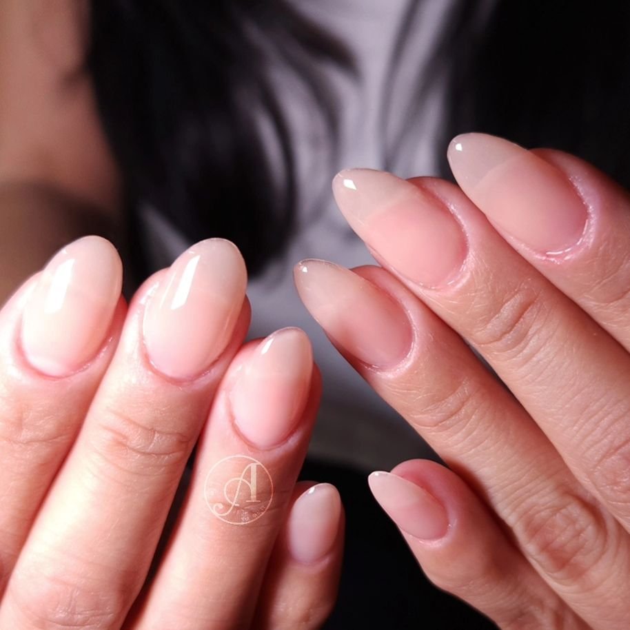 She came to me after having her gel nails removed at another shop. I can't believe how much damage was done! 🤯😡
Her nails were so thin and painful that she needed help immediately.

I explained that the best option to protect her nails was a gel ex