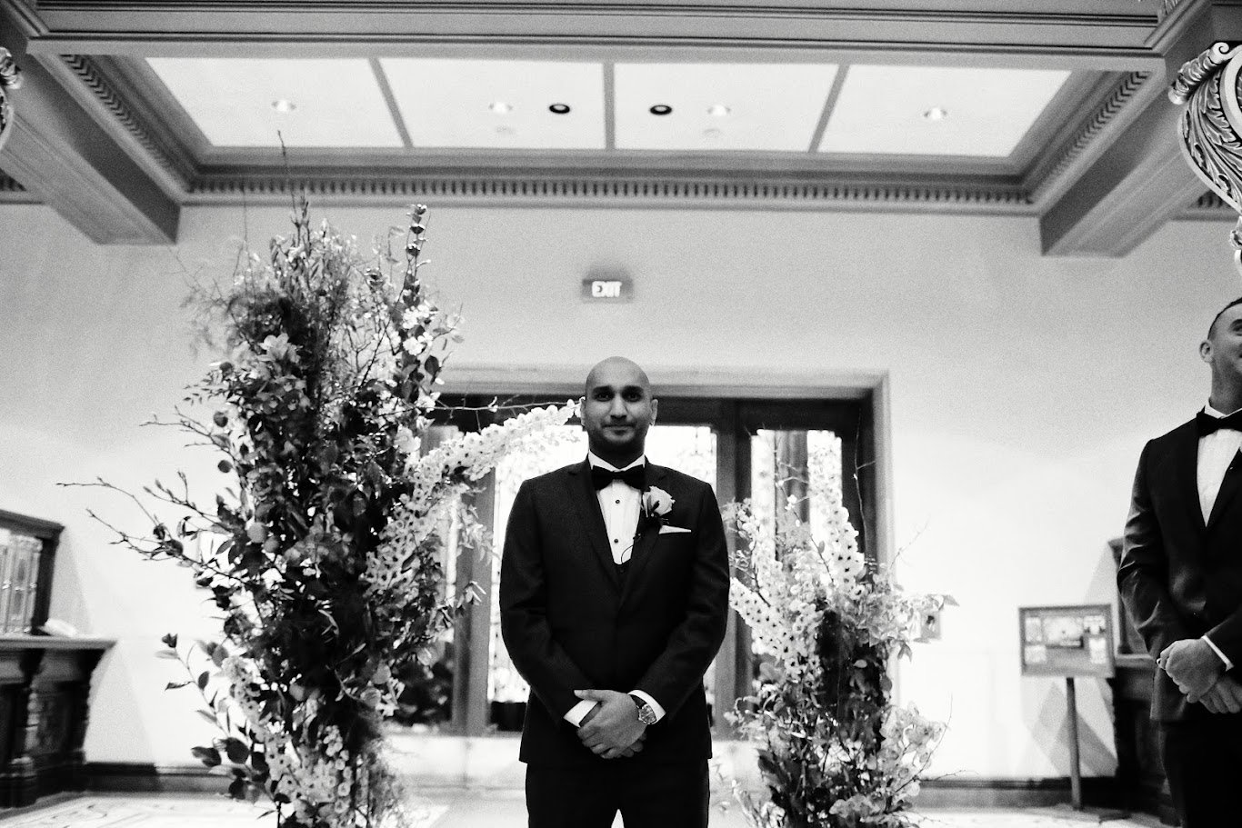 groom wedding alter, black and white
confetti society
warren photography