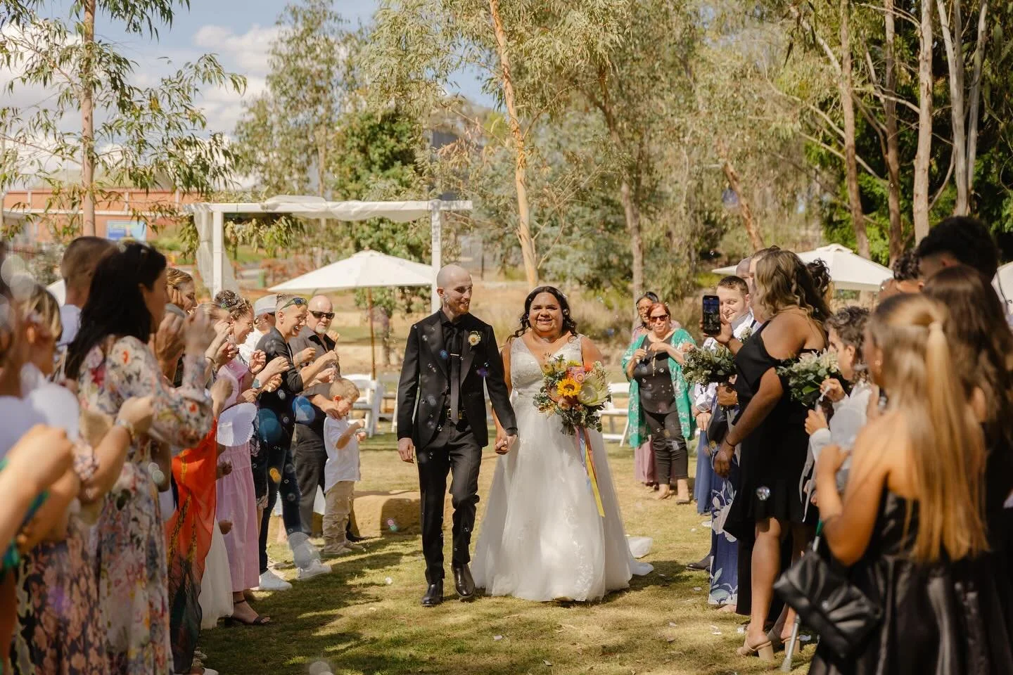 It was a bubbling exit 🫧 with all their family and friends surrounding them 💕