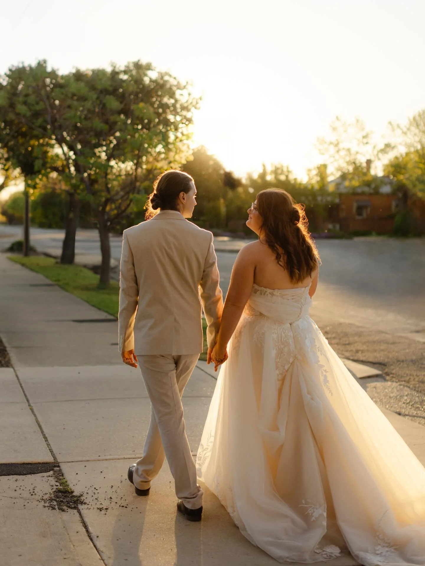 This season has been full of weddings that feel warm, meaningful and beautifully &ldquo;you&rdquo;. The kind where you&rsquo;re surrounded by your favourite humans and every moment matters.
If you want a photographer who slots right in, keeps things 