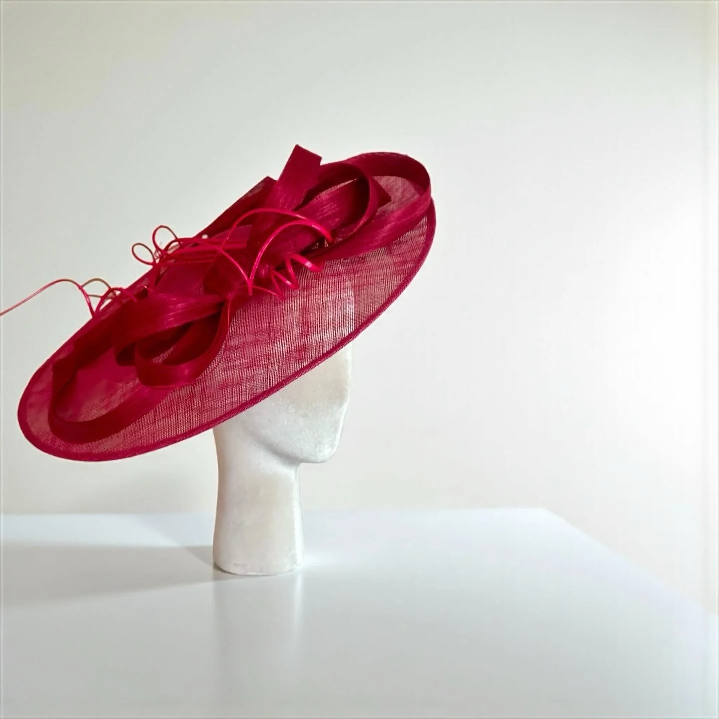 Forever &ldquo;YES&rdquo; to the hat for a perfect spring look&hellip;

Our spring-summer hat collection in different hues and styles is ready to order, 

Made of silk abaca, hat sinamay and handmade silk flowers.

to be continued 👒 

#magnoliain_bl