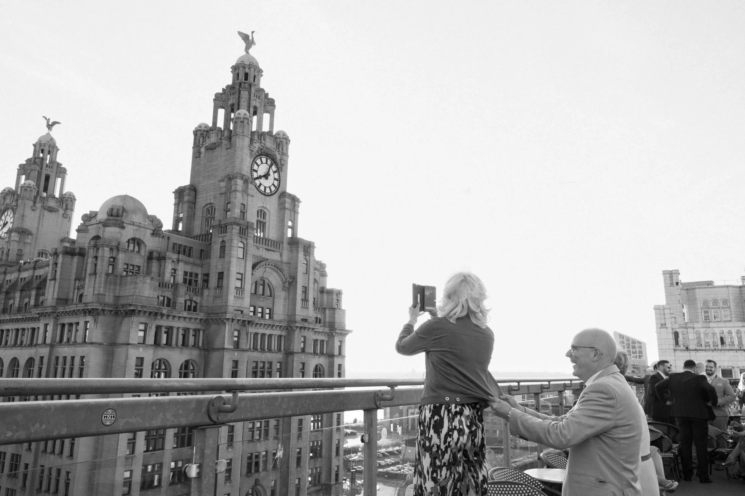 How much does a wedding photographer cost in the UK?