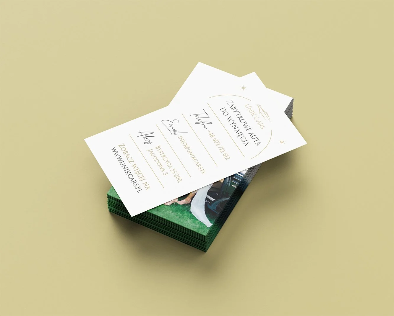 Free_90x50mm_Business_Card_Mockup_5.jpg