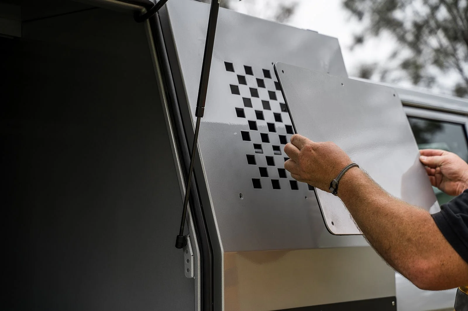   All LOKRs can be optioned with a vented door panel and gasketed sealing cover plate. 
 Vented Doors  