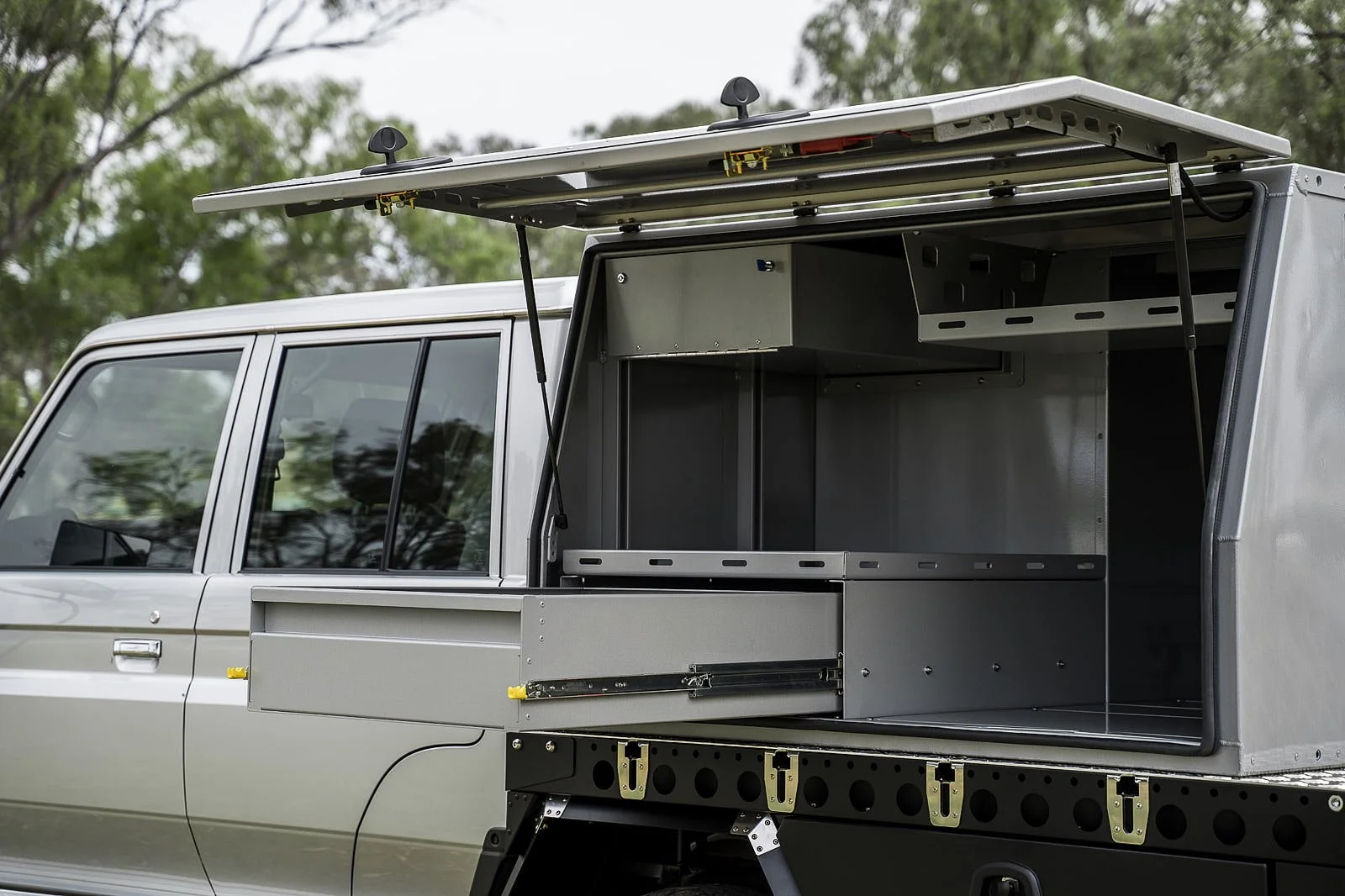   With our fully welded internal uni-strut frame system, all LOKRs are shipped ready to accept the extensive range of FLEXR fit-out options including draws, shelves and fridge mounting systems. 
 Ready to Accept FLEXR Fit-out  