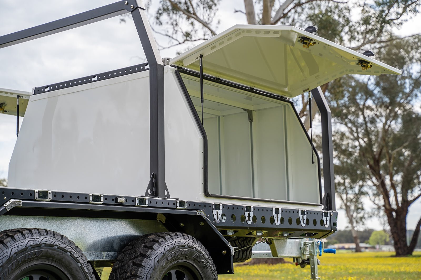   All LOKRs are manufactured with a fully welded internal aluminium uni-strut and SHS frame to allow extensive internal fit-out and load carrying on the roof and external walls. 
 Fully Welded Internal Frame  