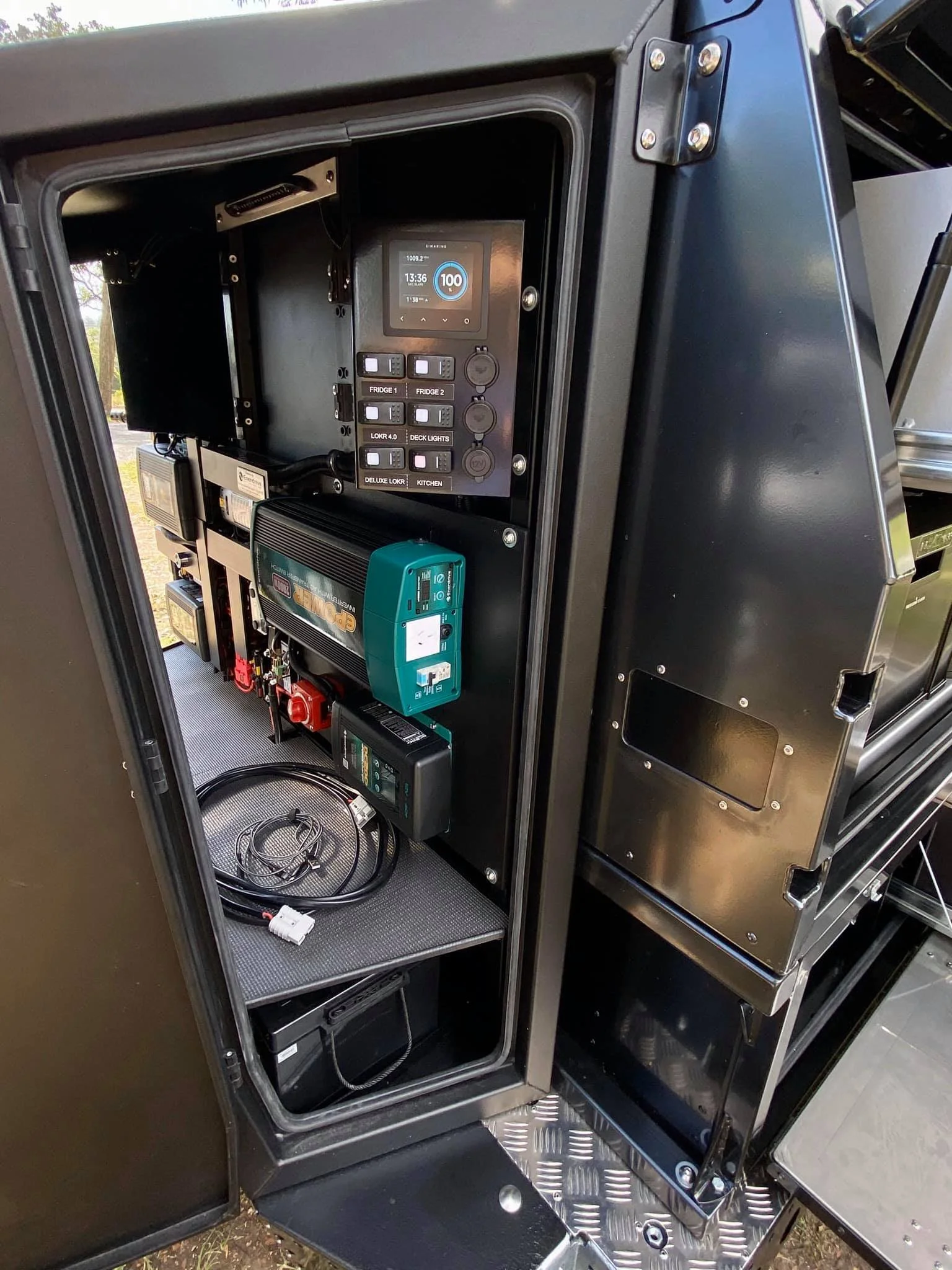   We employ highly qualified auto-electricians to ensure that even the most complex electrical installation is done to serve the life of the ute tray or trailer. 
 Extensive Electrical Packages  