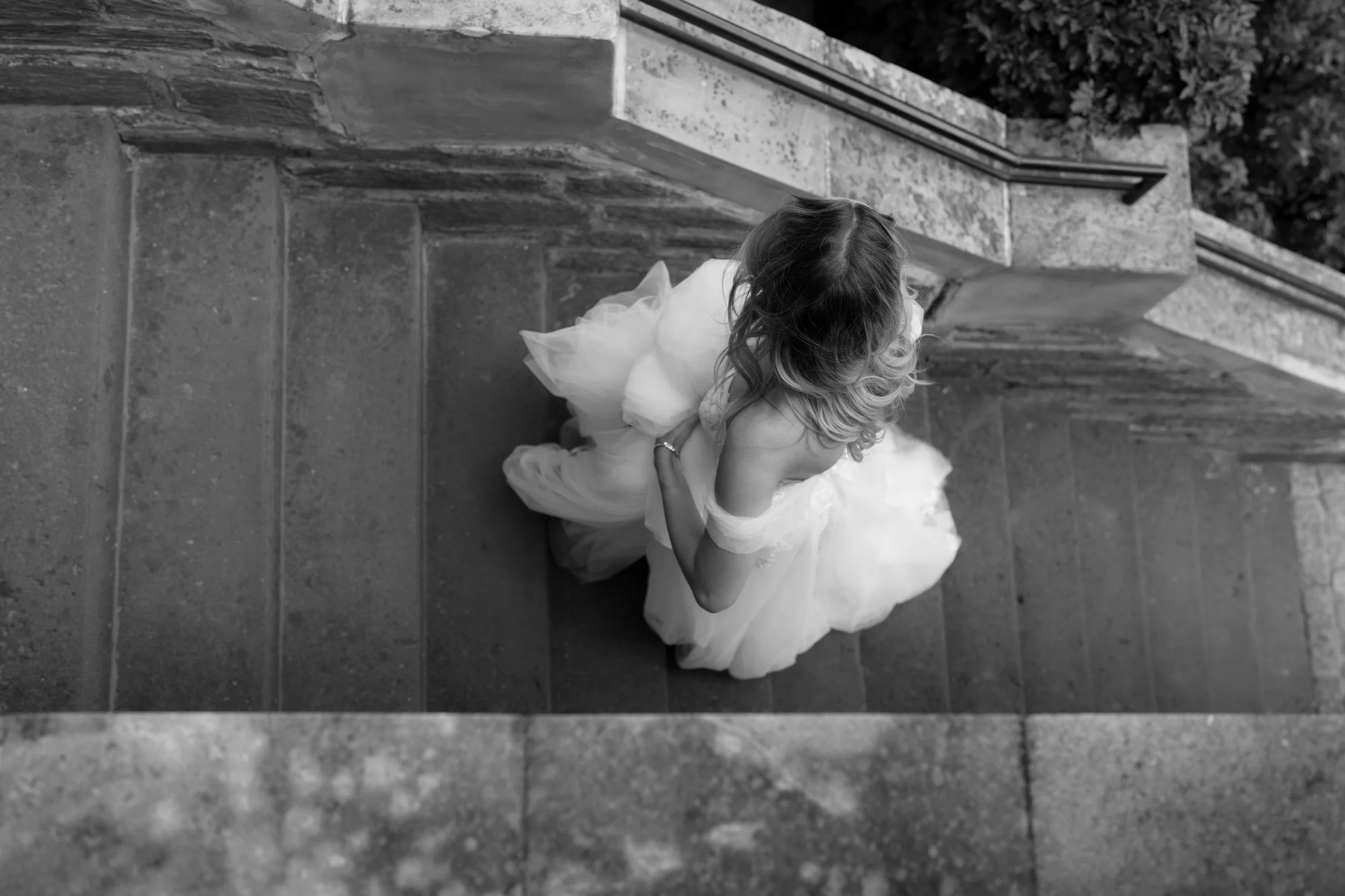 echte ungestellte Momente der Braut auf der Hochzeit