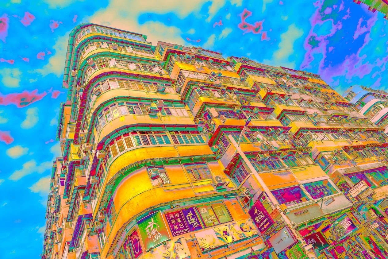 L'arrondi de cet immeuble proche de Ladies street à Hong Kong apporte de la douceur à ce bâtiment moderne 