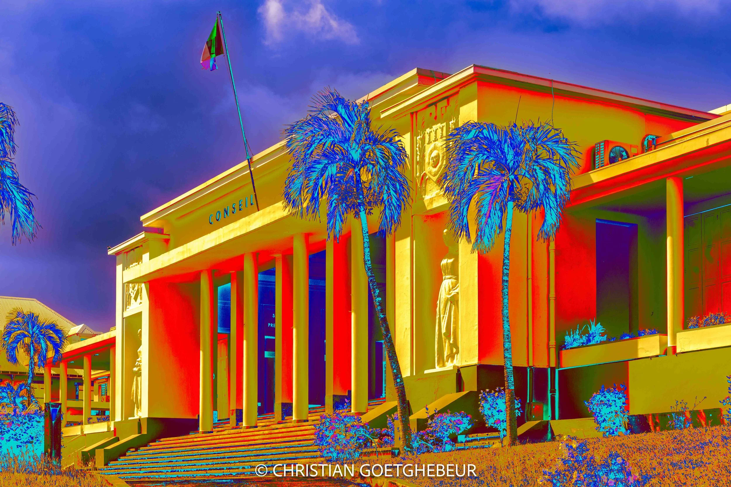 Bâtiment institutionnel à Basse-Terre, le conseil général construit par Ali Tur dont les colonnes et la façade structurent l’espace urbain.