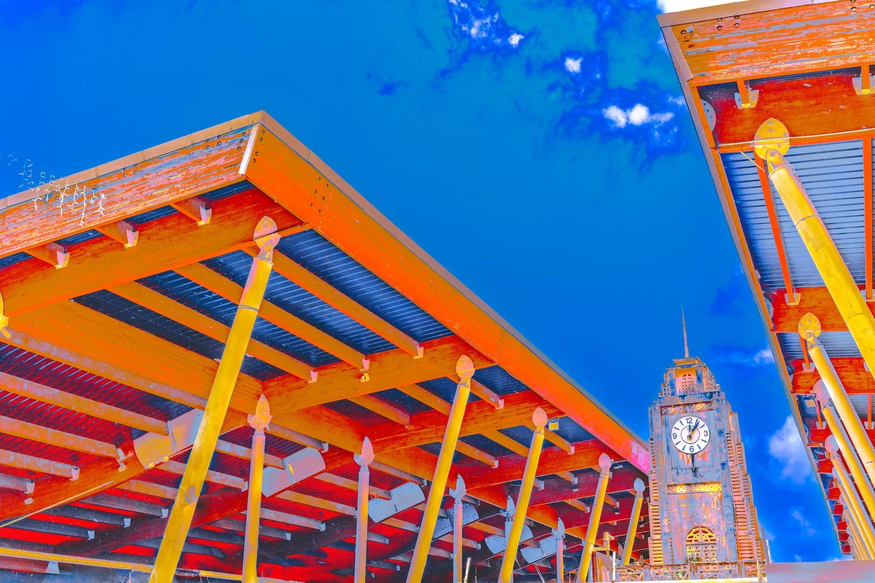Photographie du marché et du beffroi construit par Ali Tu à Basse-Terre, Guadeloupe 