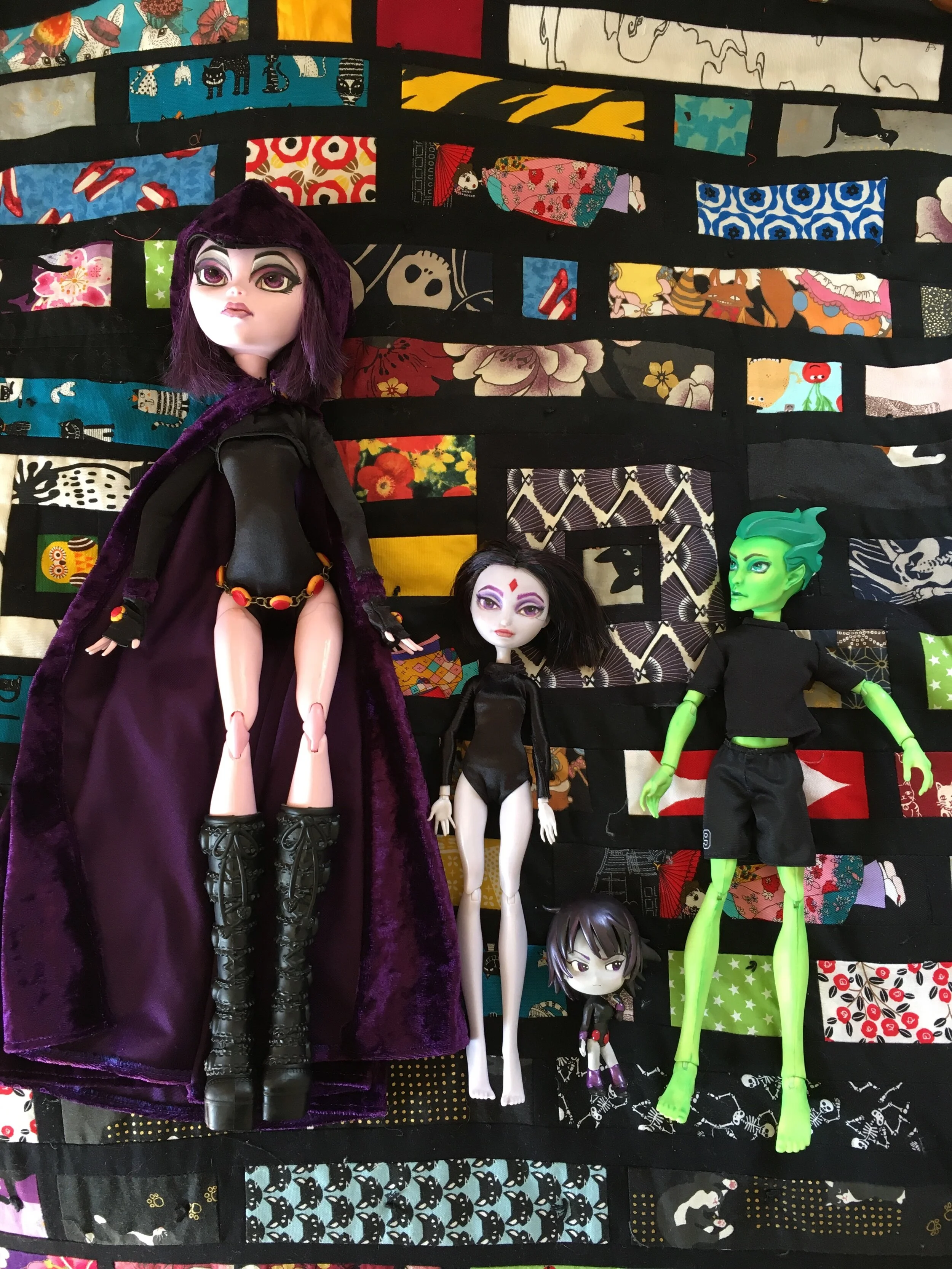 Chibi and M size Raven