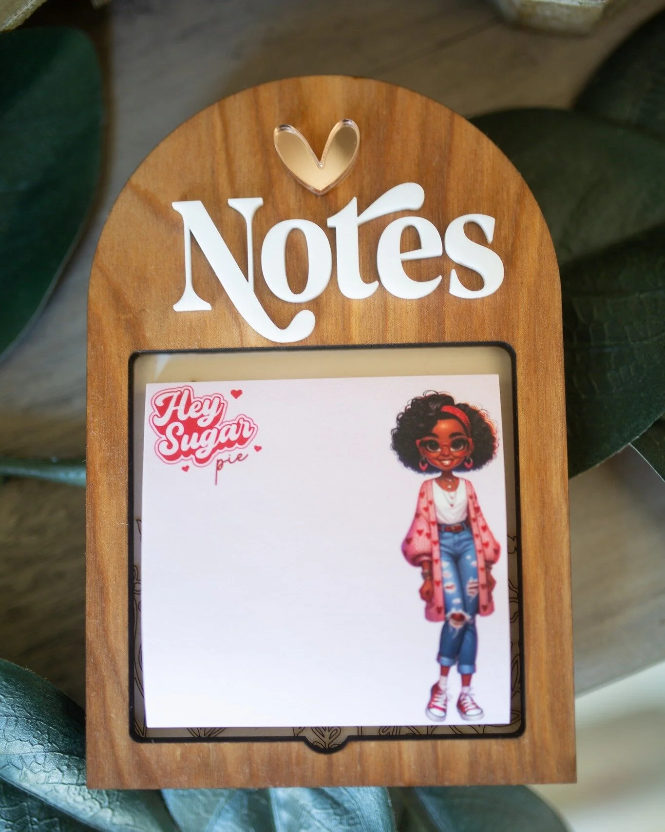 We're thrilled to introduce our latest addition to the workspace essentials - the Elegant Sticky Note Pad Holder! ✨ Crafted with the finest wood and adorned with sophisticated acrylic accents, this piece is more than just an accessory; it's a stateme