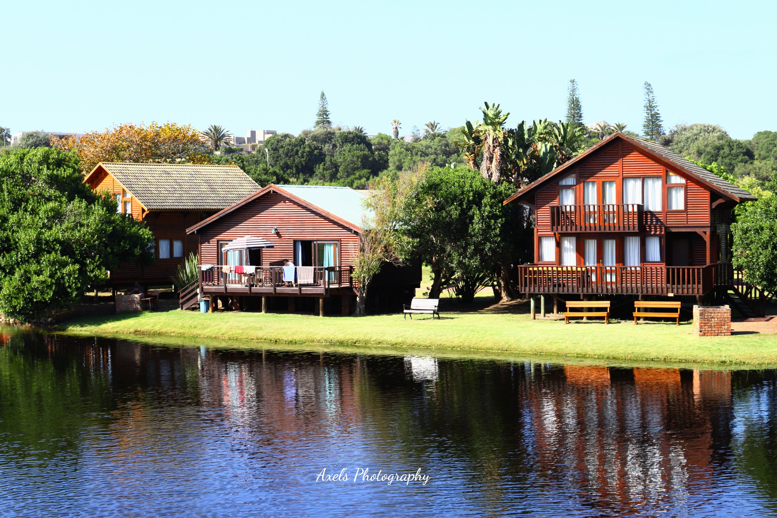 Houses on the edge of the Touwsriver at Wilderness