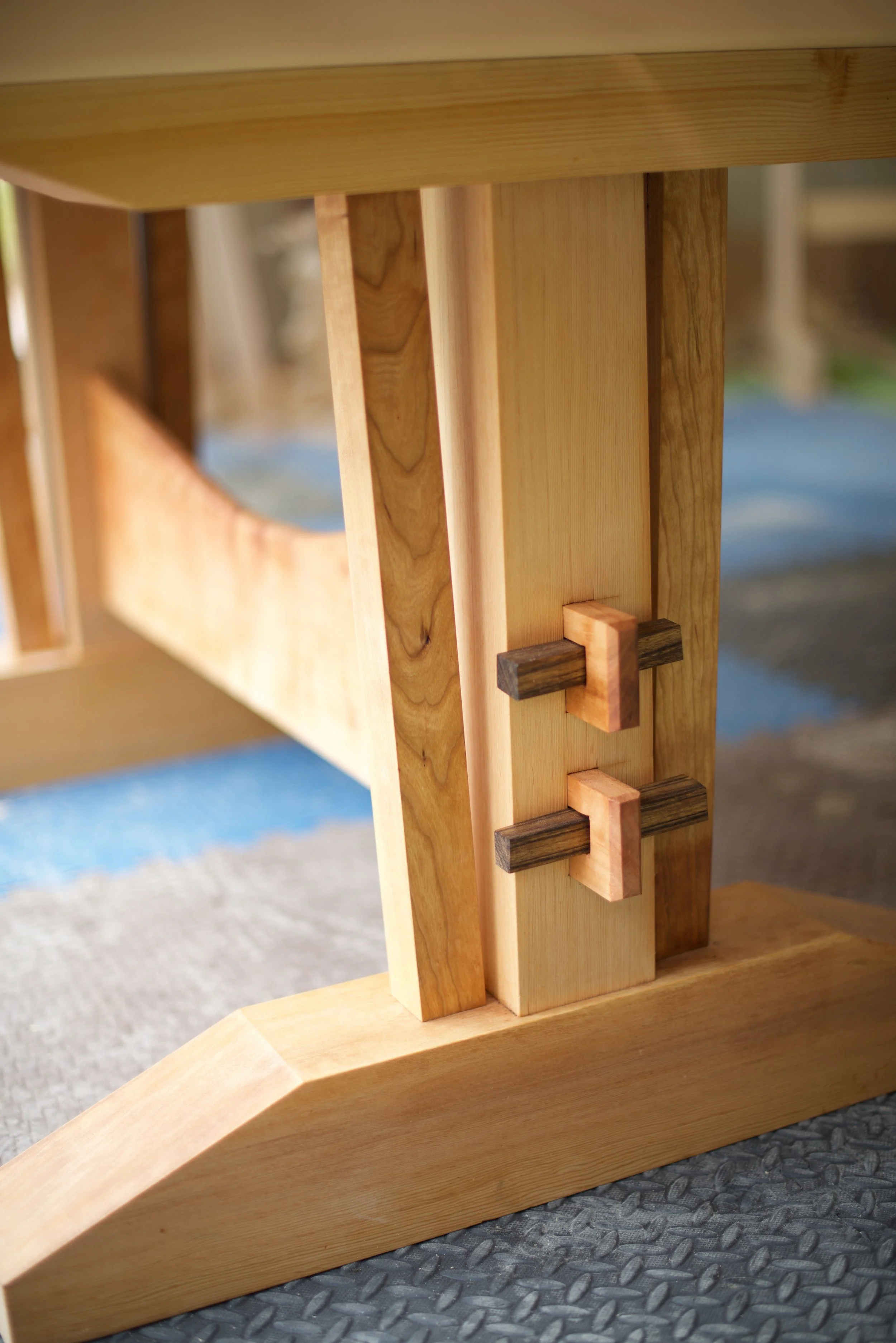 Detail of wedged base. The table can be broken down into four pieces for transportation