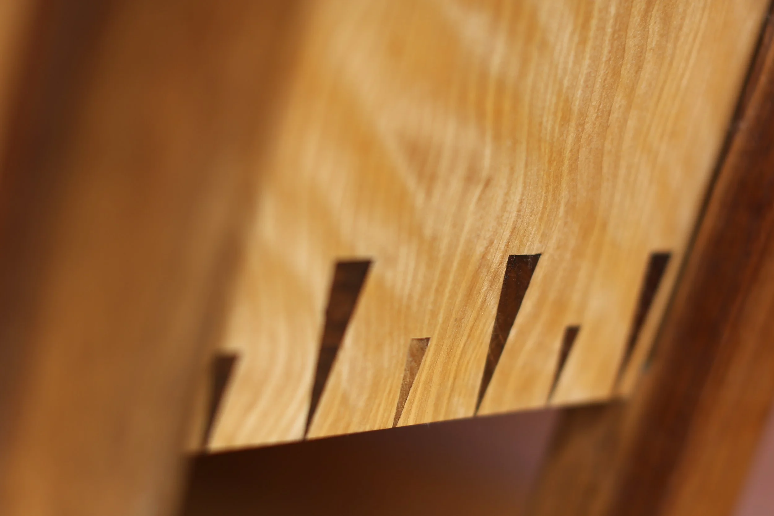 Hand cut hounds tooth dovetails