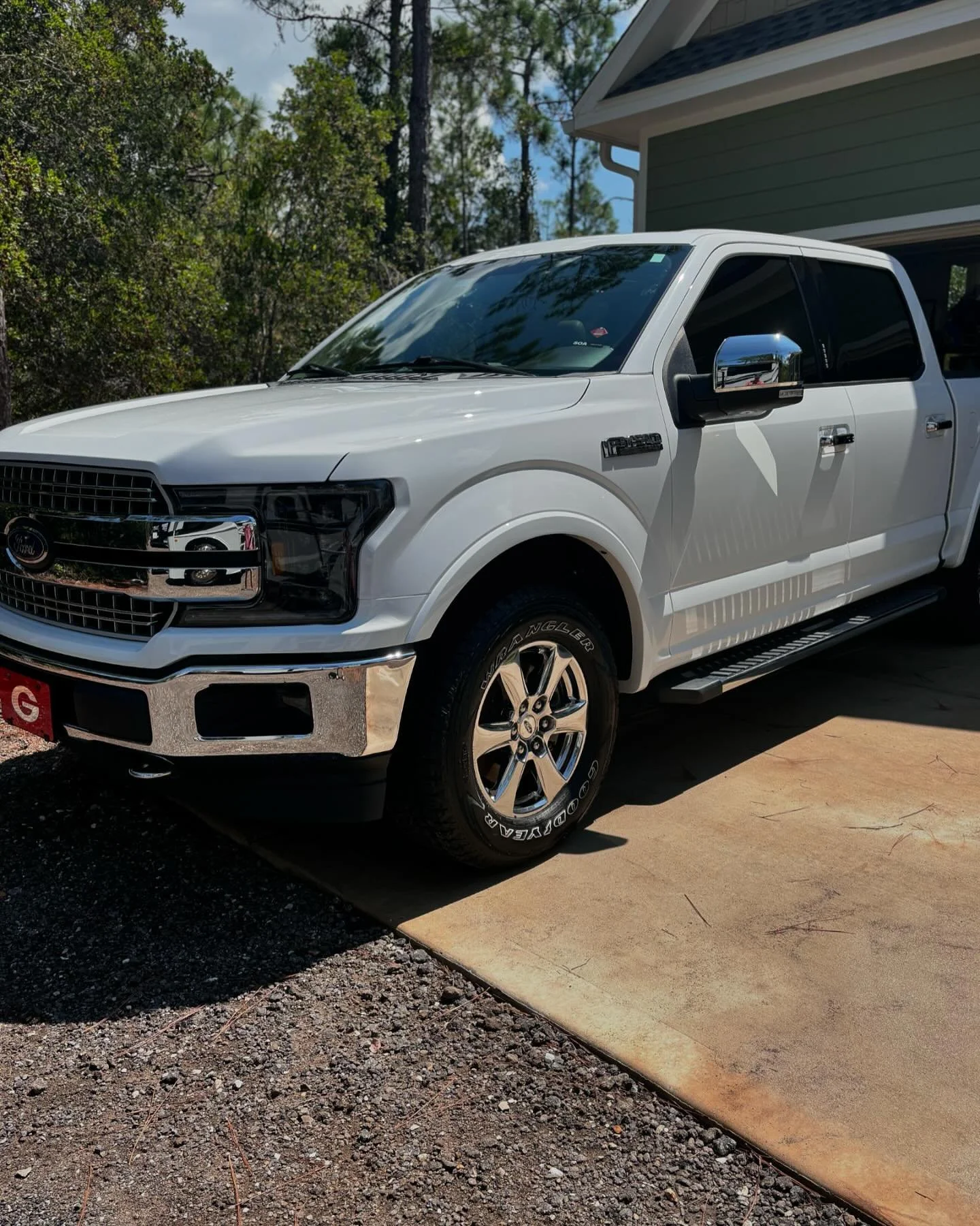 Full detail for this F-150, did a full paint decontamination and polish/ protectant with a full interior cleaning.