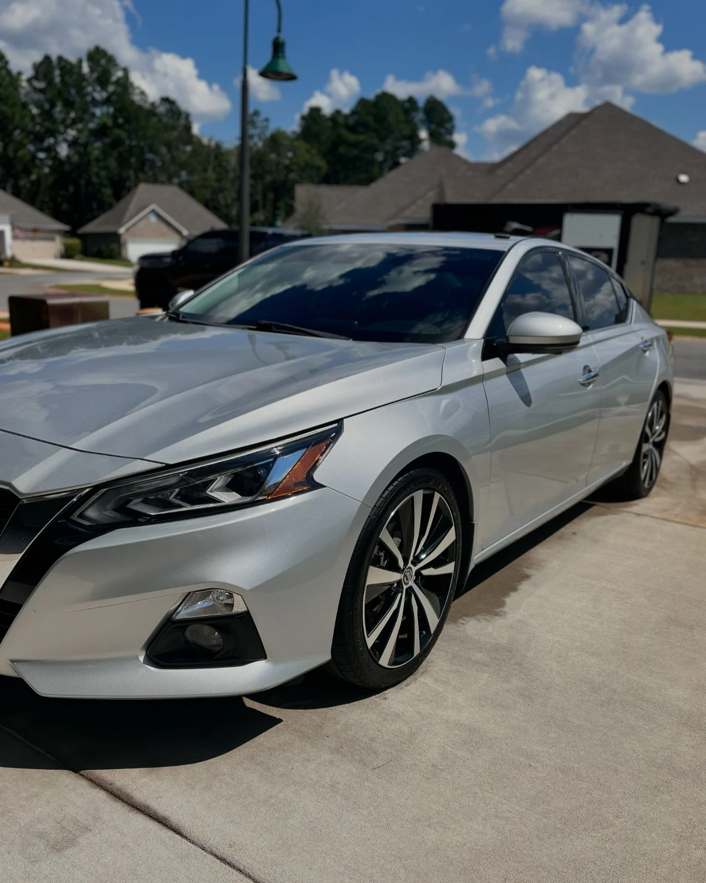 Full interior and exterior detail turned out amazing! #30a #santarosabeachflorida #destinflorida #freeportflorida #panamacitybeach #nicevilleflorida #alysbeach #autodetailing #mobiledetailing #ceramiccoating