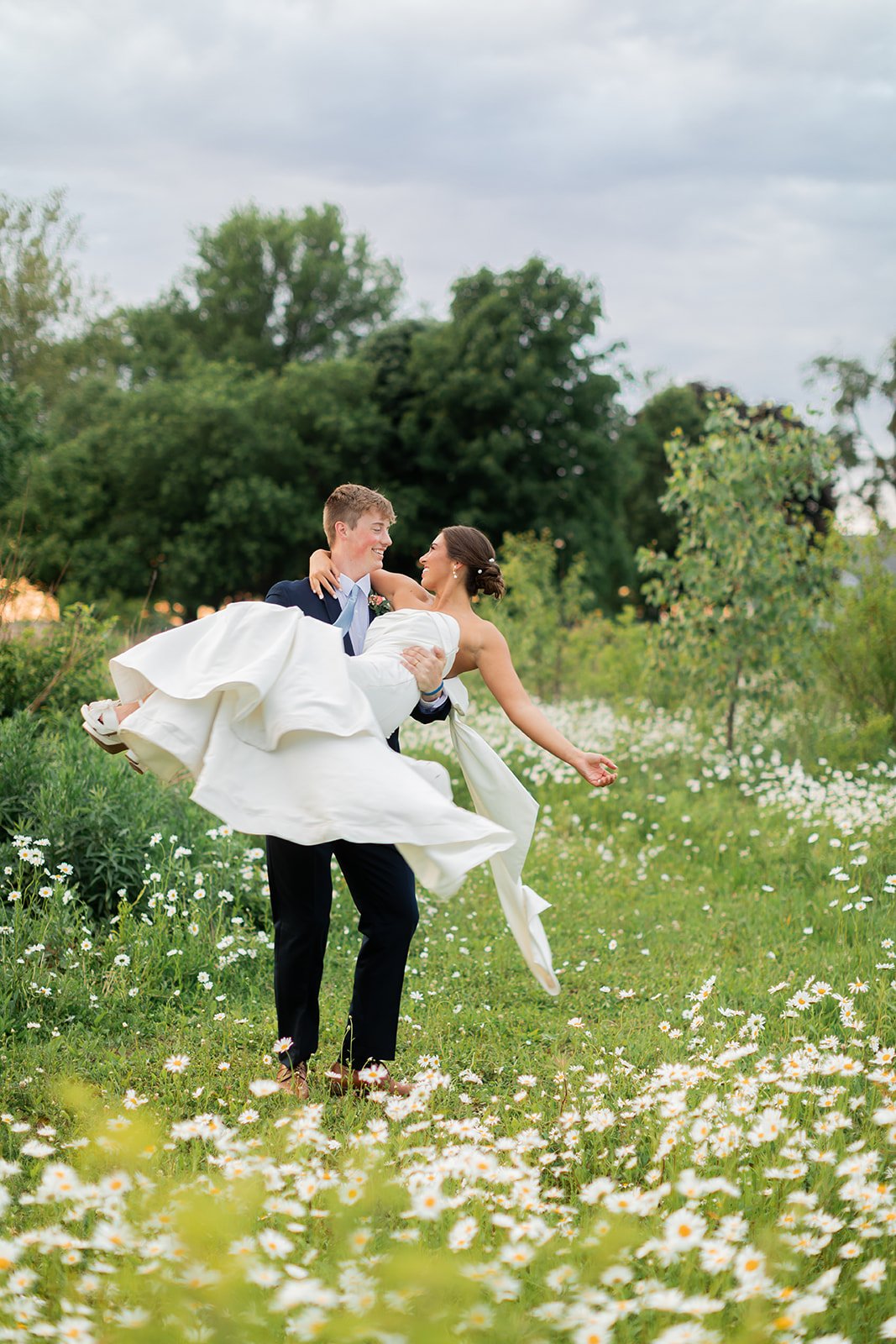 indiana outdoor wedding photo.jpg