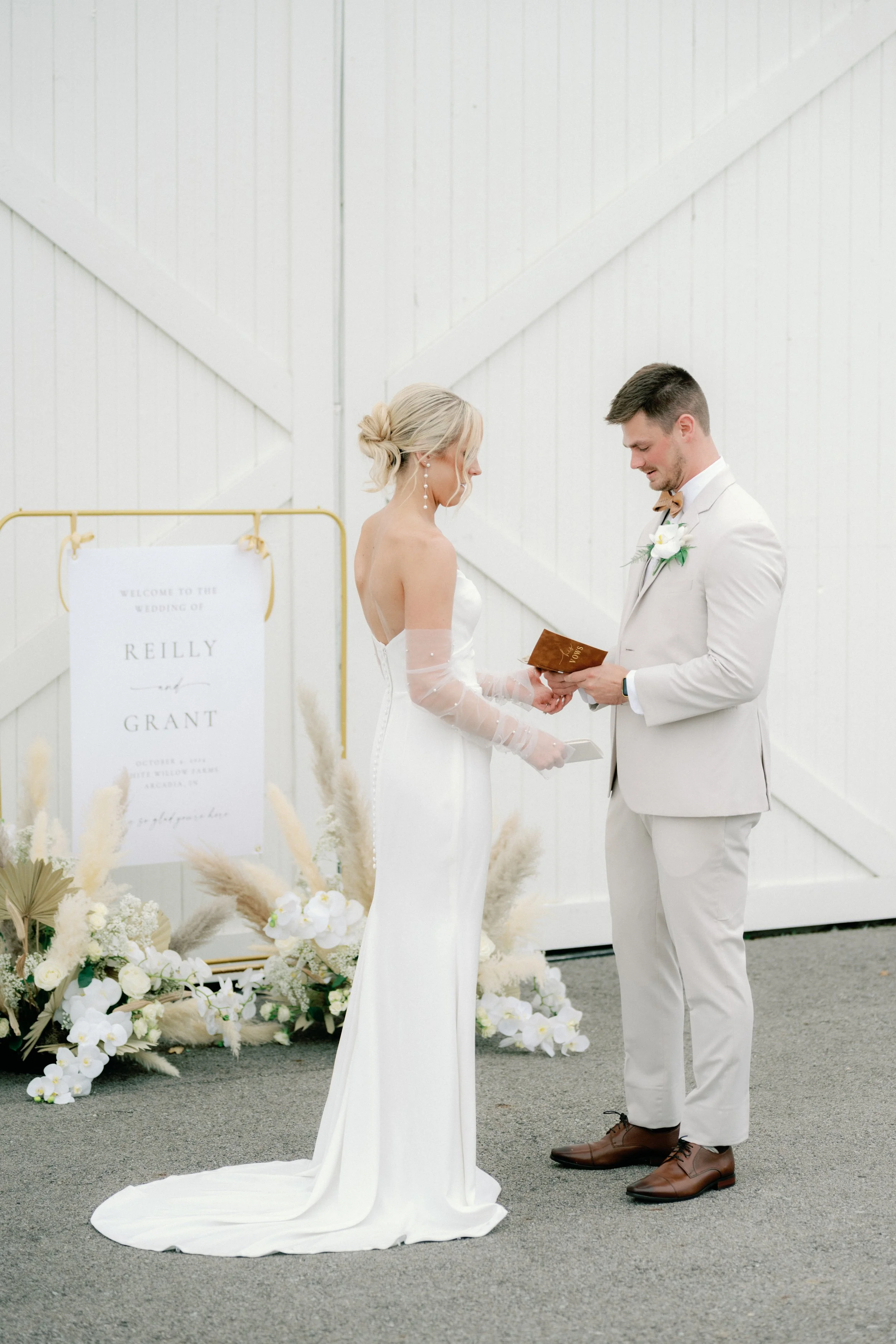 indiana wedding couple.jpg