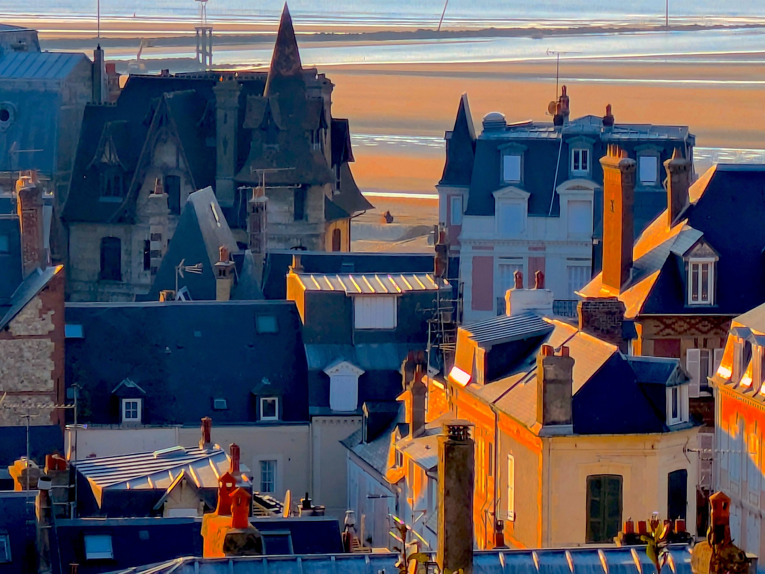 Trouville au soleil plongeant. © Christian