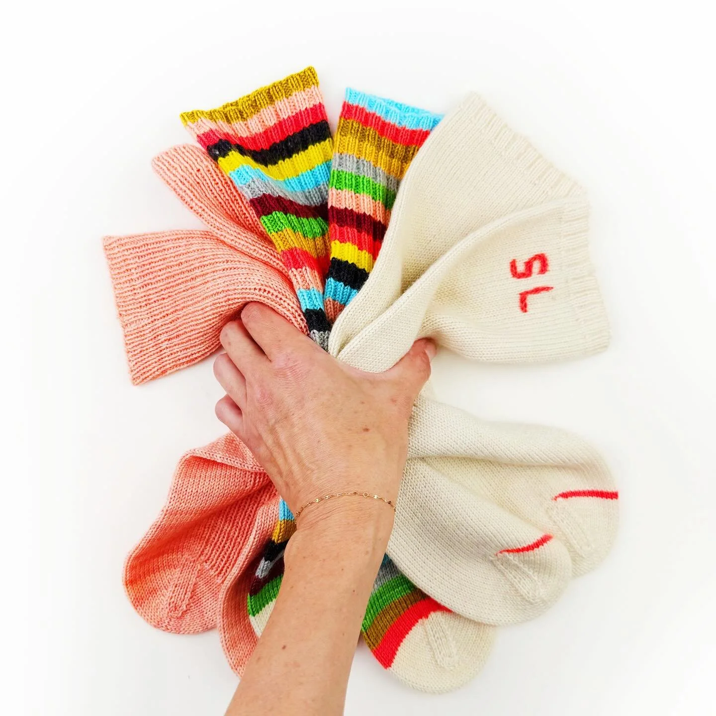 🎉Ready to learn a different heel?! The True Crew Sock Set is LIVE!!! 🎉 Use code TRUECREW at checkout for 15% off (newsletter subscribers check your inbox 📥 for your extra discount!) Links to the pattern are in my bio ⬆️🎉
.
Featuring a unique heel