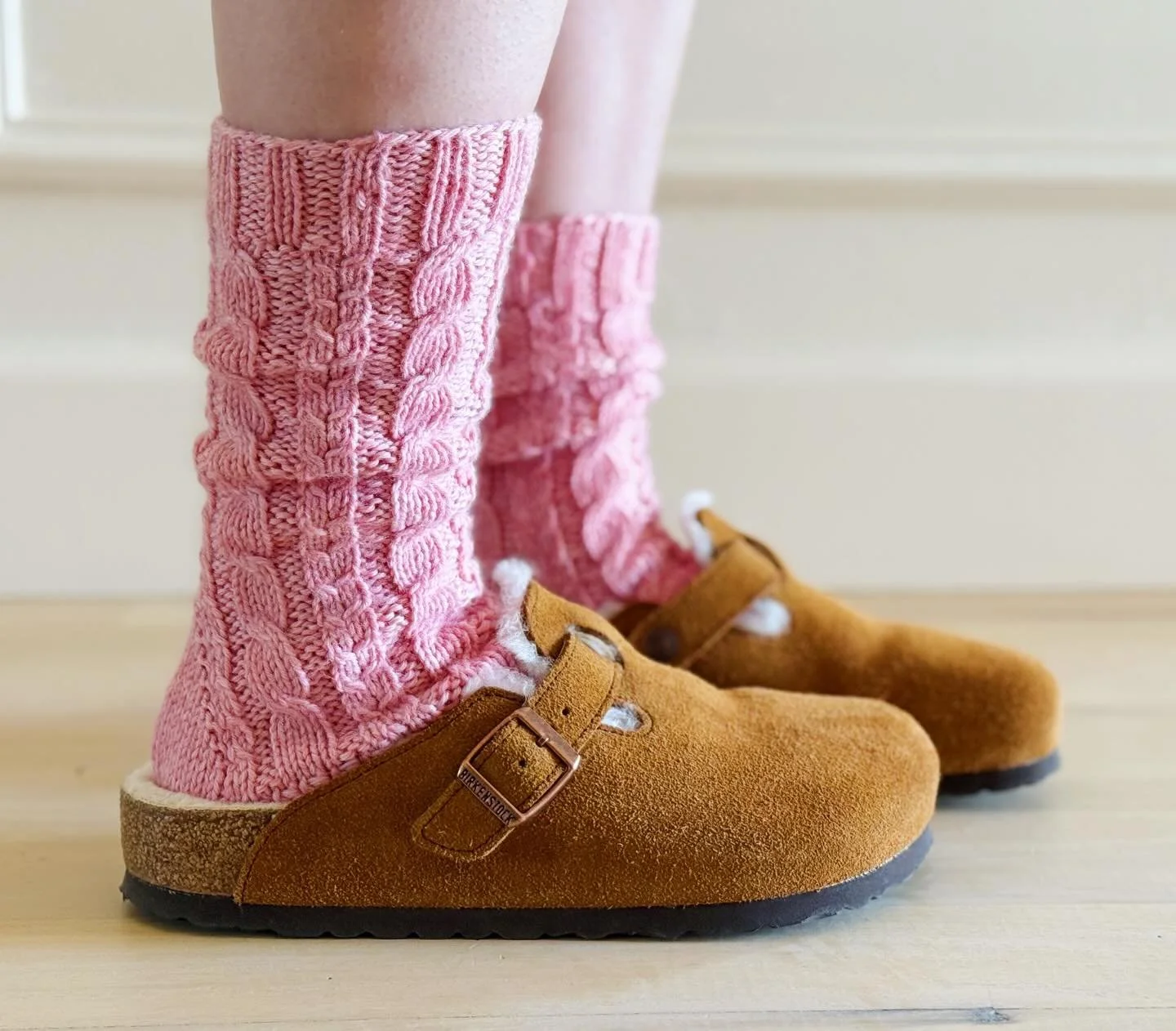 🎉The Clog Socks are available NOW! 🎉 Use code CLOGMAS at checkout to get 15% off now through Monday, December 22nd, midnight CST. Links to the pattern in my bio! ⬆️ Newsletter subscribers check your inbox for your special discount! 
.
The real stor