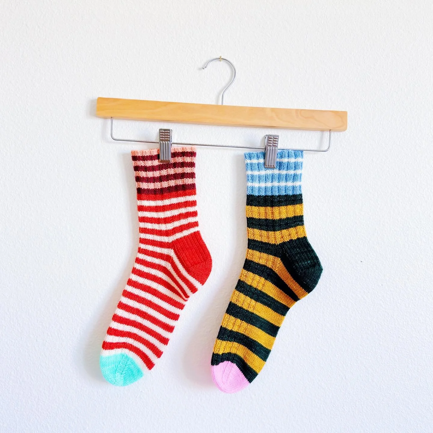 Stripes, always ❤️
.
I&rsquo;ve got a new vlog up on YouTube where you can knit along with me as I make these socks! I used my Puffy Checks pattern, which is currently 20% off! No code needed. Link is in my bio 🤗. I included a mod sheet in the patte