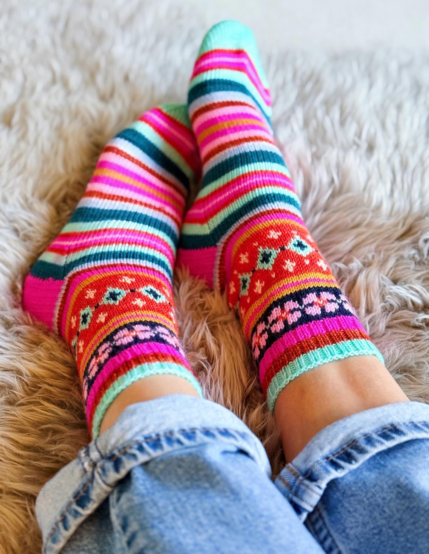 🐝 I&rsquo;ve been busy with all sorts of satisfying projects of late! 🐝 
.
First I finished the February Cuff Club charts (there are two this month!). I knit mine up in one sock, but you can knit them separately, in two wildly different socks if yo