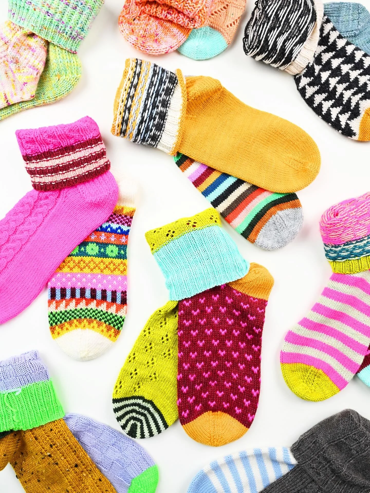 All the patterns from my newest book The Sock Obsession have been added to Ravelry so you can link your projects! I&rsquo;ve seen some gorgeous socks from the book here on IG, so I&rsquo;m so excited to see them pop up on Rav too!
.
If you&rsquo;d li