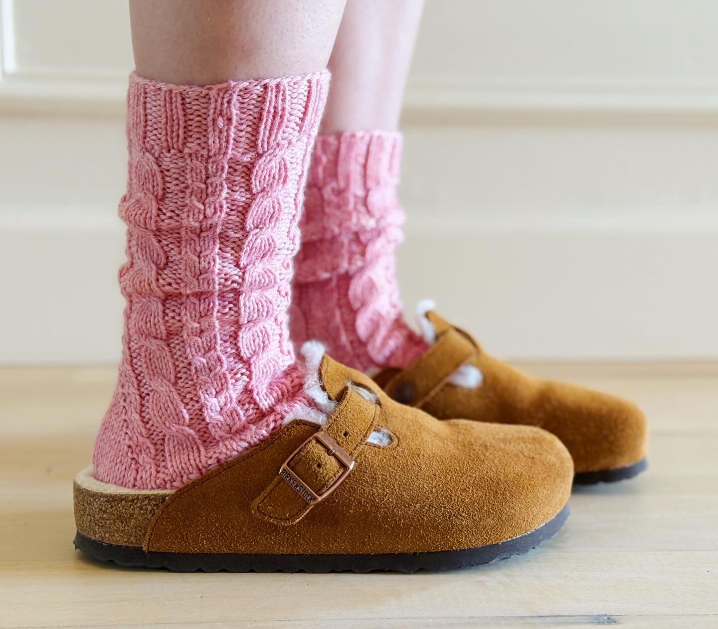 🎉The Clog Socks are available NOW! 🎉 Use code CLOGMAS at checkout to get 15% off now through Monday, December 22nd, midnight CST. Links to the pattern in my bio! ⬆️ Newsletter subscribers check your inbox for your special discount! 
.
The real stor