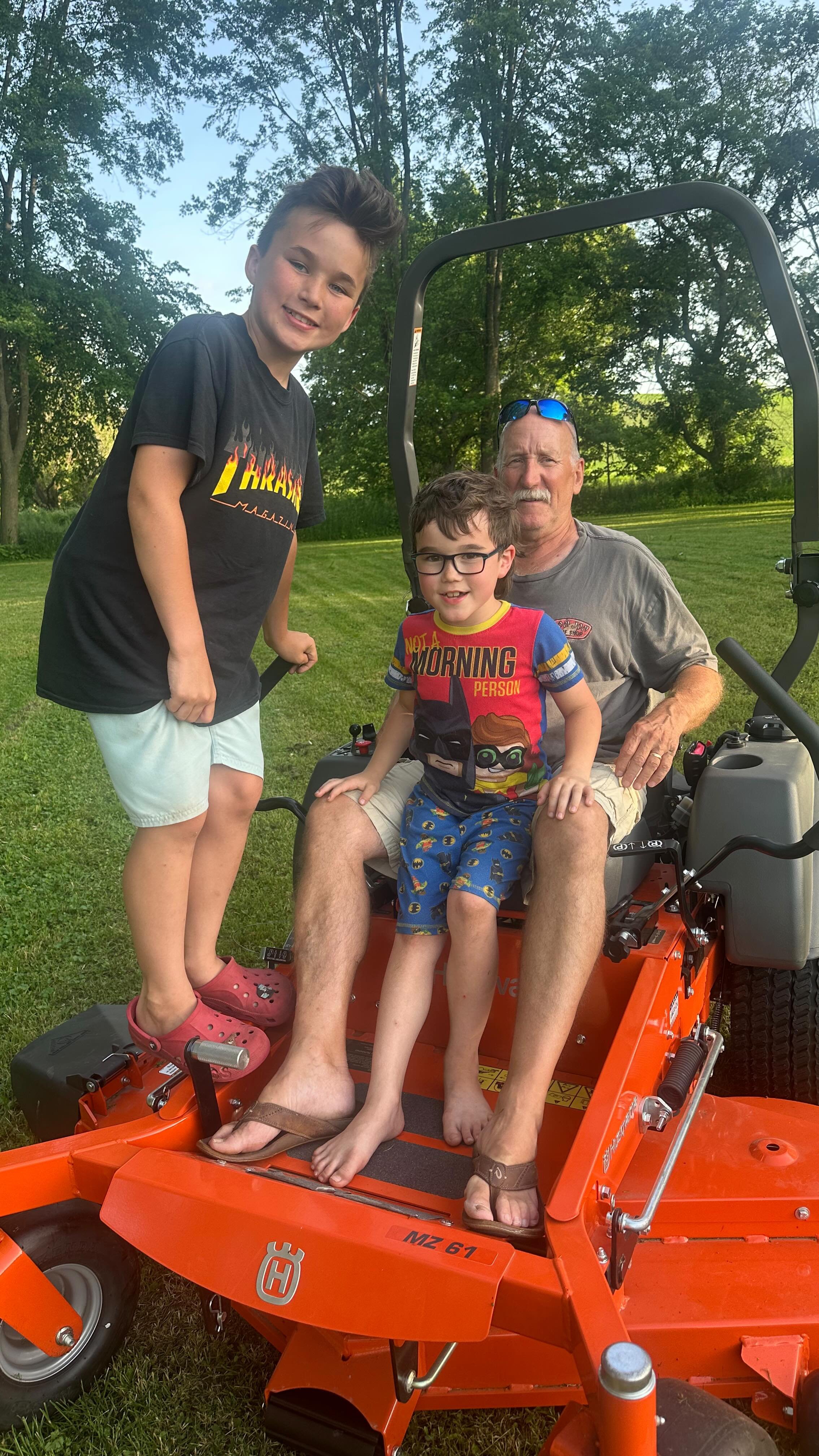 Meet the newest edition to the farm π§‘ she’s a beaut! Just gotta name her @husqvarnausa
#zeroturnmower #zeroturn #lawnmowing #lawnmower #lawnmowers #husqvarnafan