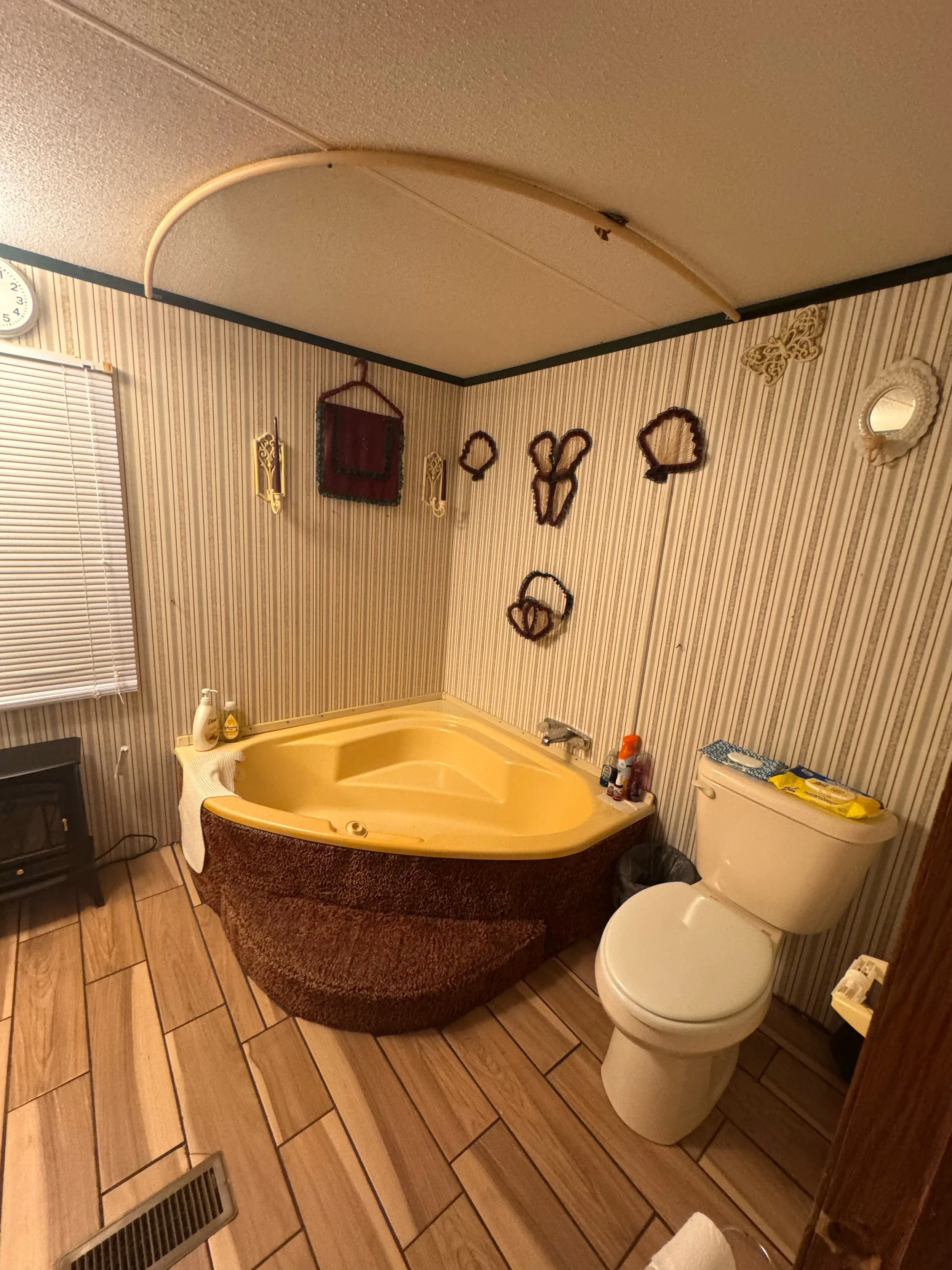 bathroom2_alt.jpg