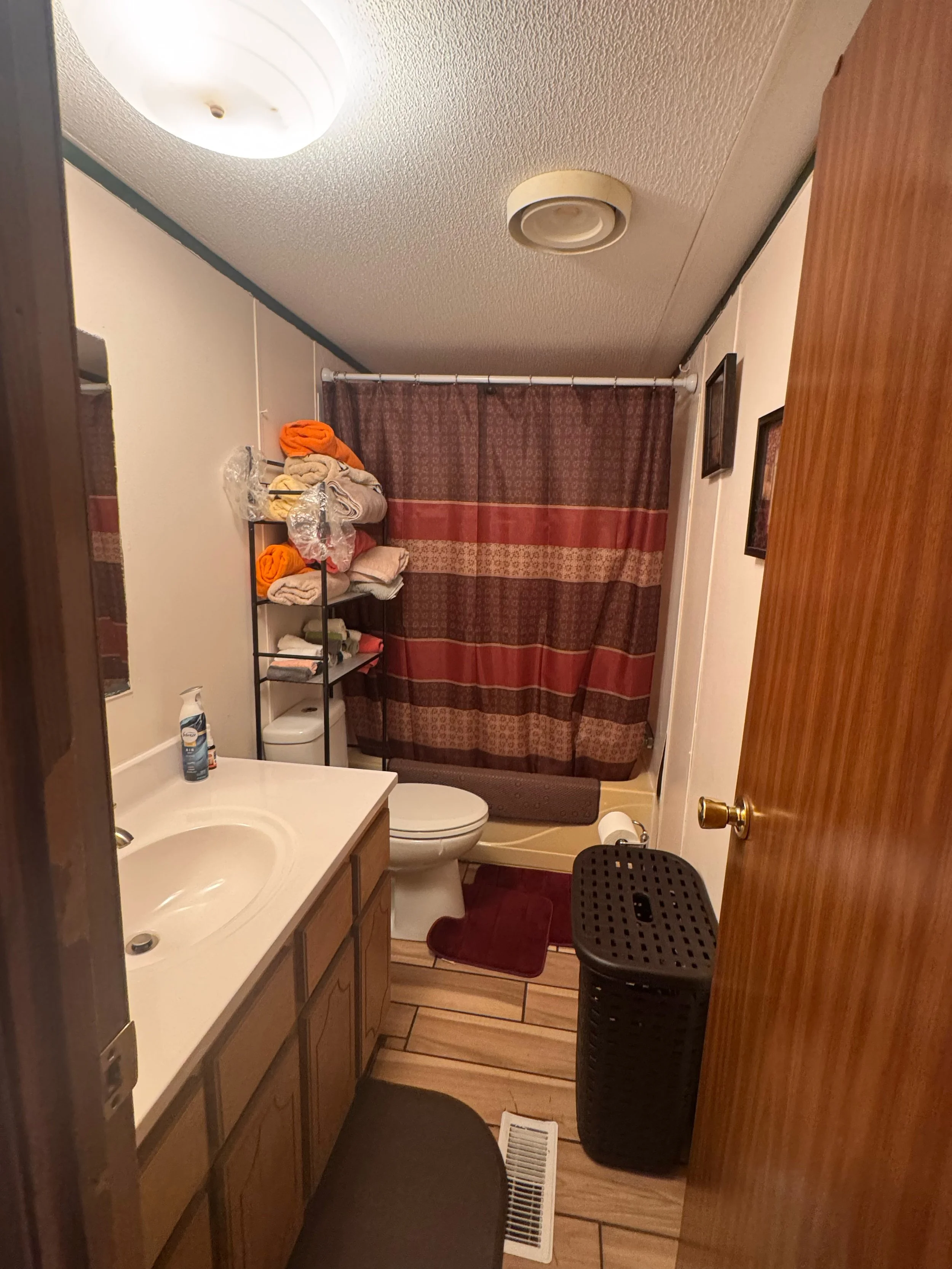 Bathroom1.jpg