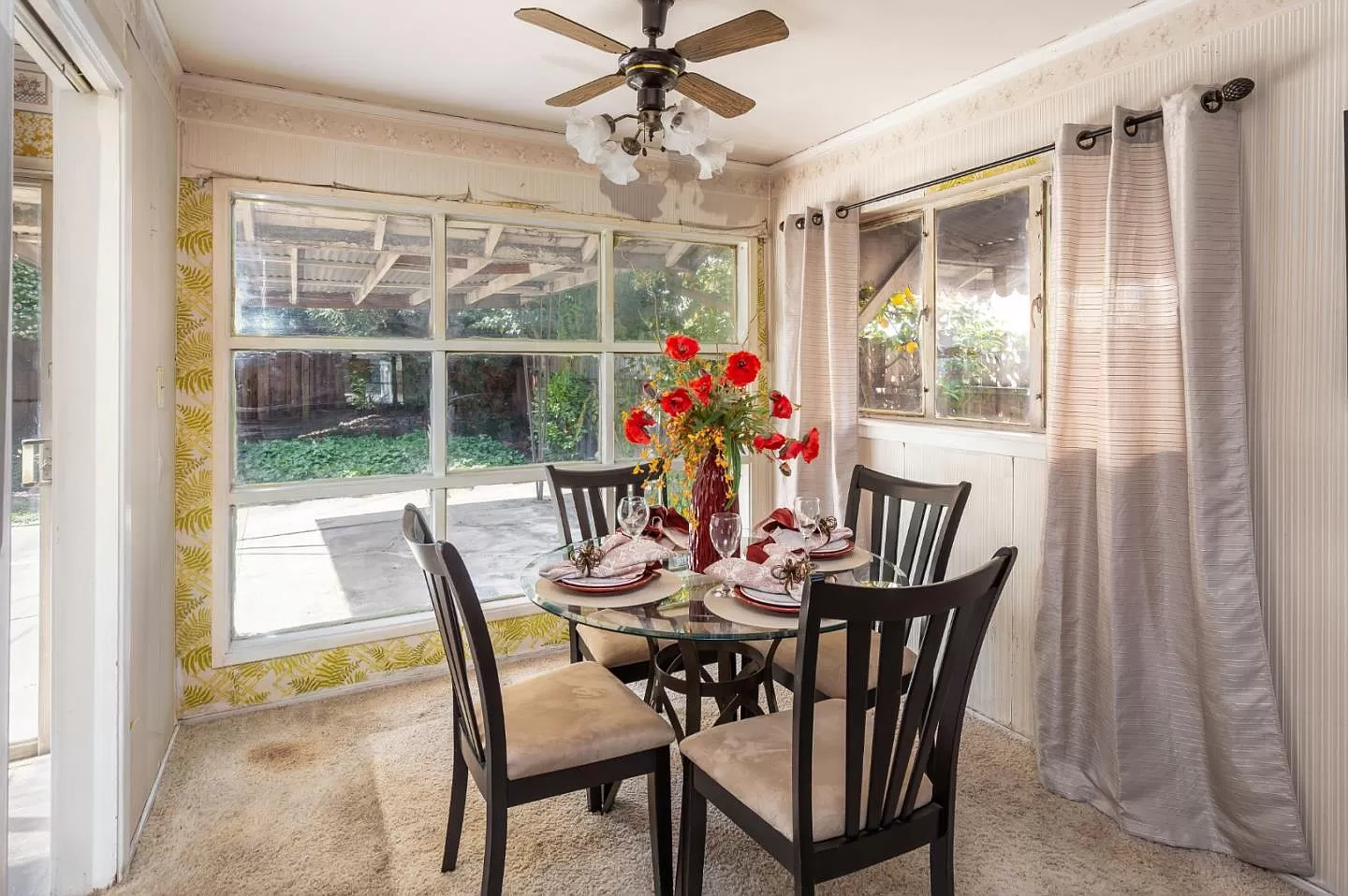 dining room 1.png