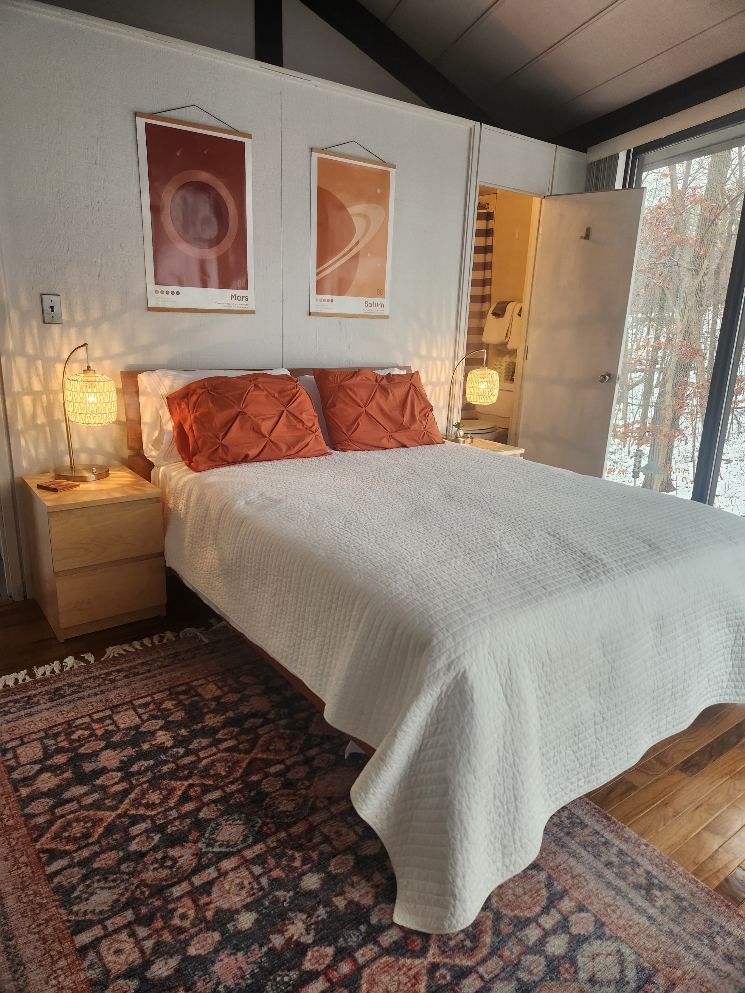 Bedroom 1 - queen bed