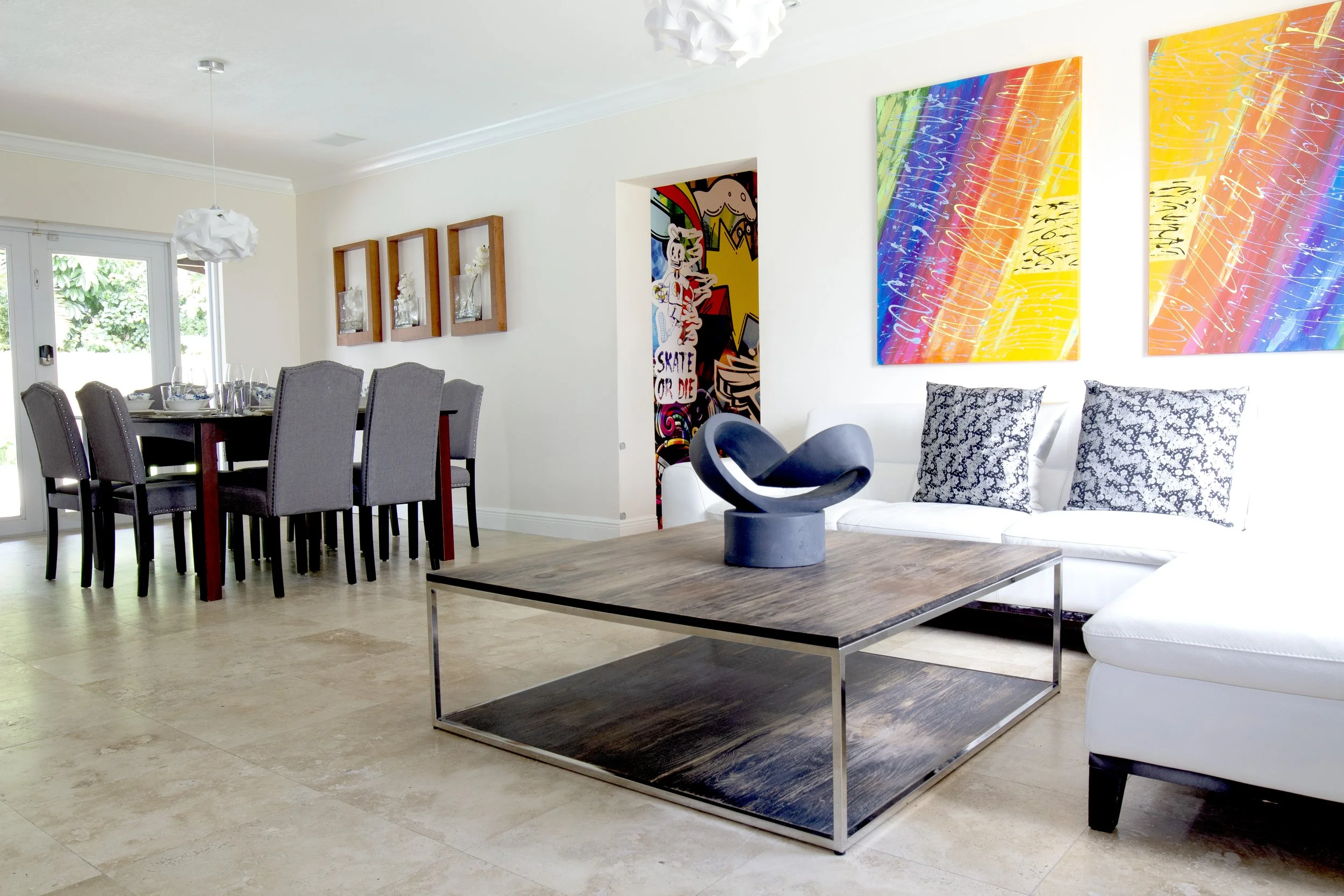 Living Room transition into Dining Room 