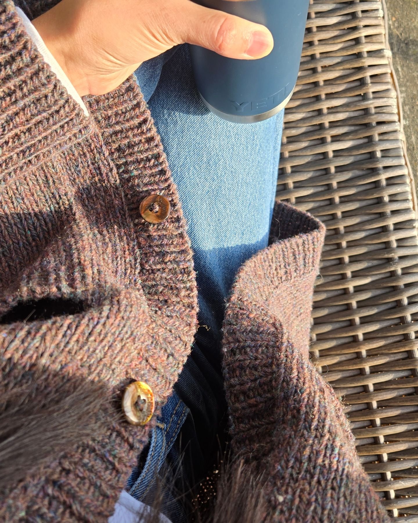 ☕️☀️🌾🌿🕸

Coffee tasted extra good this morning.

I'm wearing my #milesshirtjacket - the perfect layer for chilly mornings.

Yarn: @briggslittle Sport (held double). Colour is Brown Heather.

__________
#stringthingsbymel #knit #knitting #knitterso