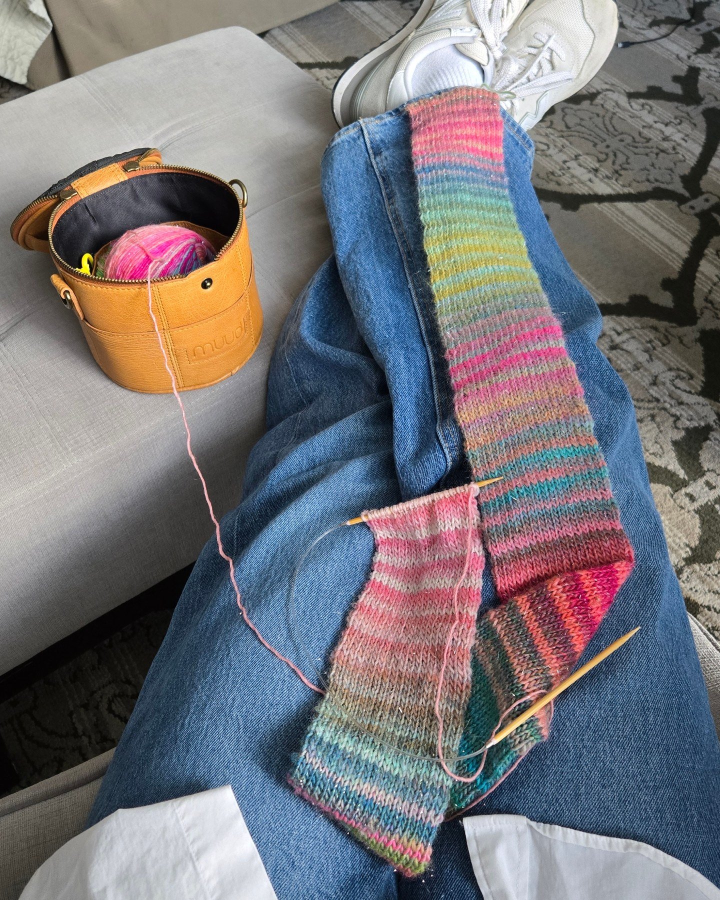 Finally visited @beehivewoolshop during my weekend in Victoria. I spotted a copy of Sandnes Garn 2111 - the one with the #haleygenser pattern, which happened to be the sweater I was wearing that day.

__________
#shoplocal #stringthingsbymel #hotelkn