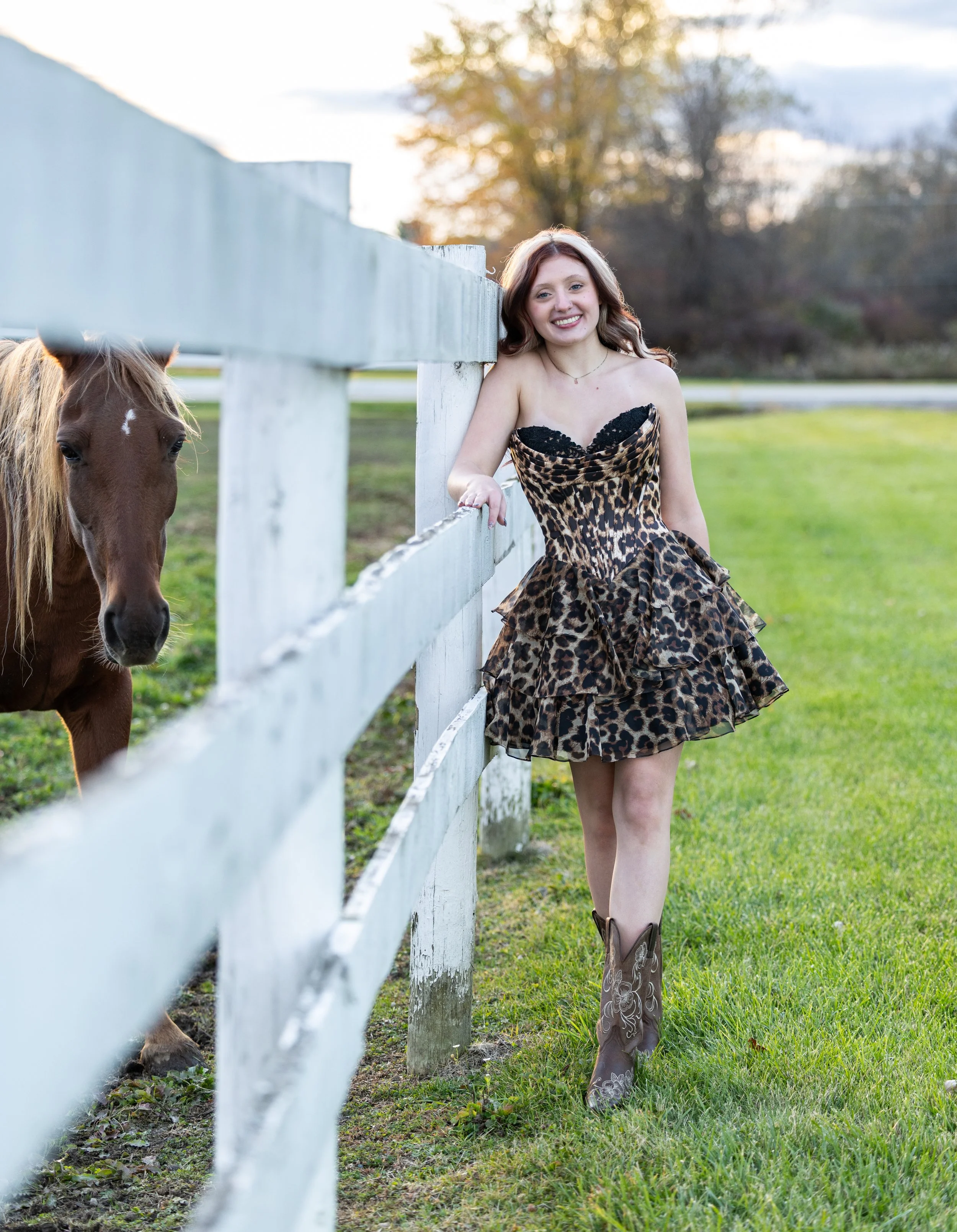 Gracelynn Senior Photos October 2025-44_compressed.jpg